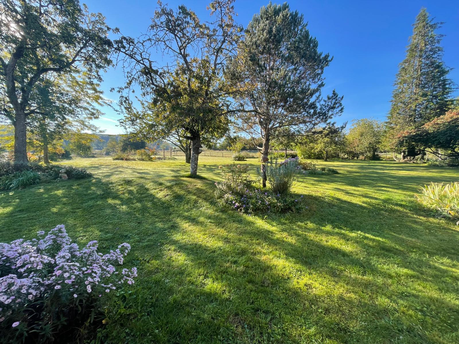 Propriété d&rsquo;exception située à 20 minutes de Bourges avec pâtures et étang