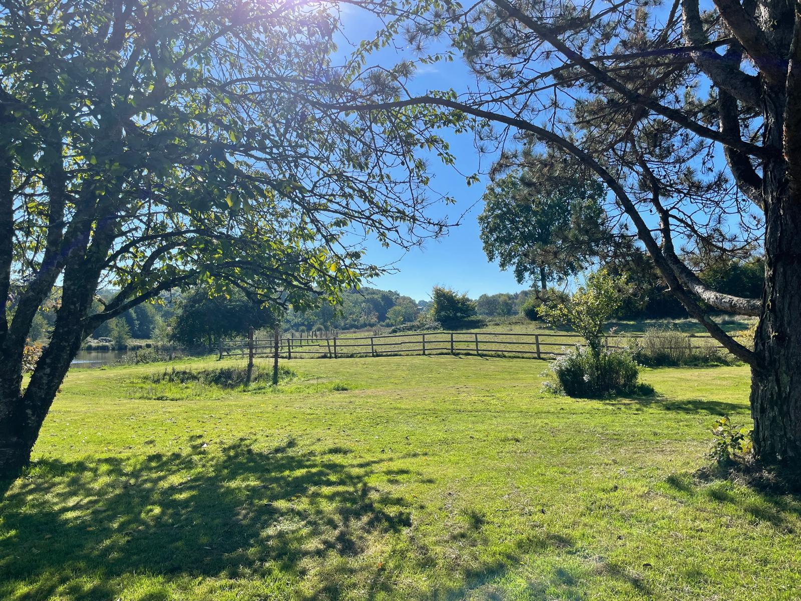 Propriété d&rsquo;exception située à 20 minutes de Bourges avec pâtures et étang