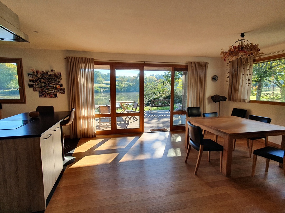 Propriété d&rsquo;exception située à 20 minutes de Bourges avec pâtures et étang