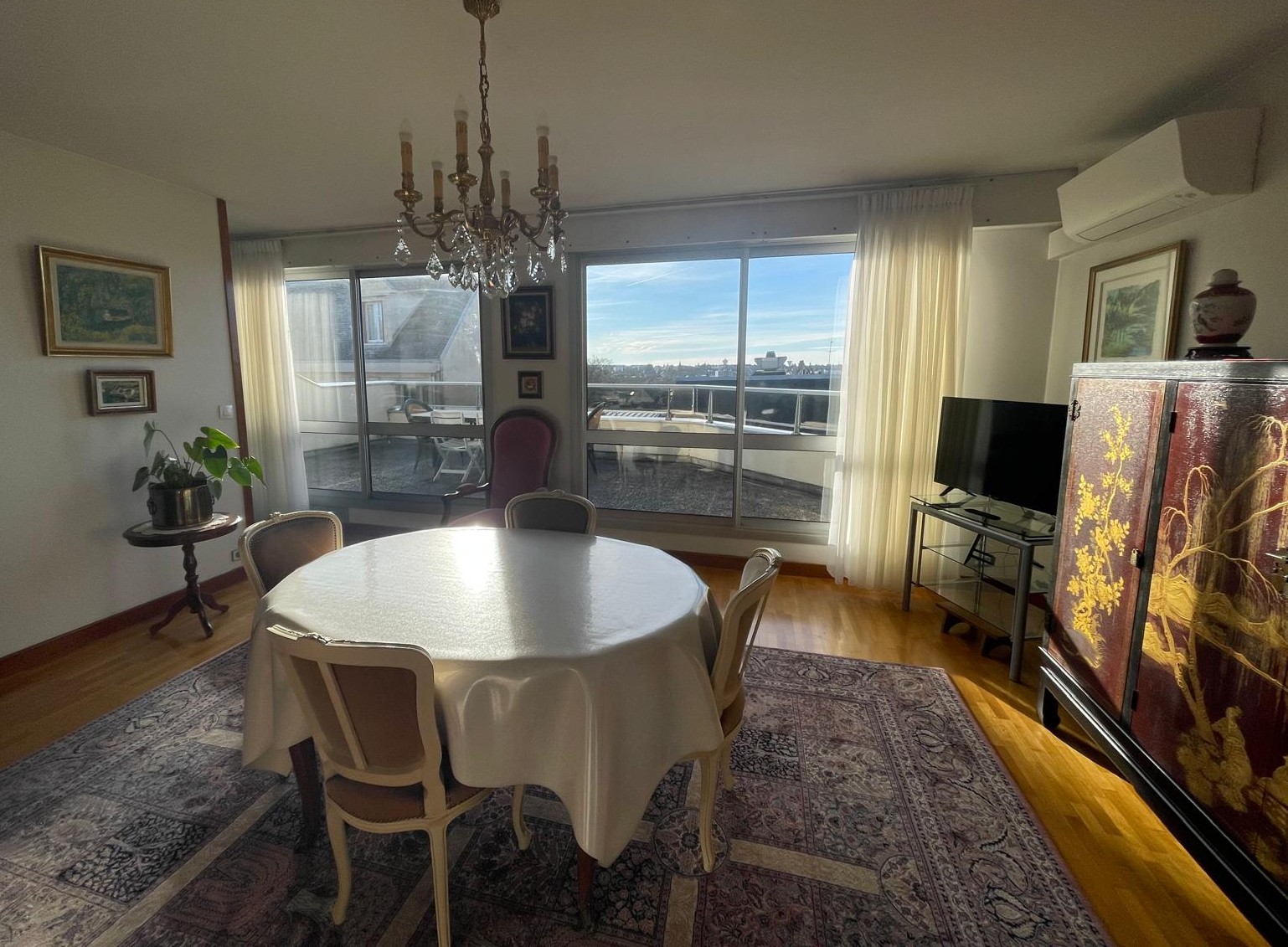 Magnifique appartement type 6 avec vue panoramique bénéficiant d&rsquo;un garage, situé dans le centre historique de Bourges