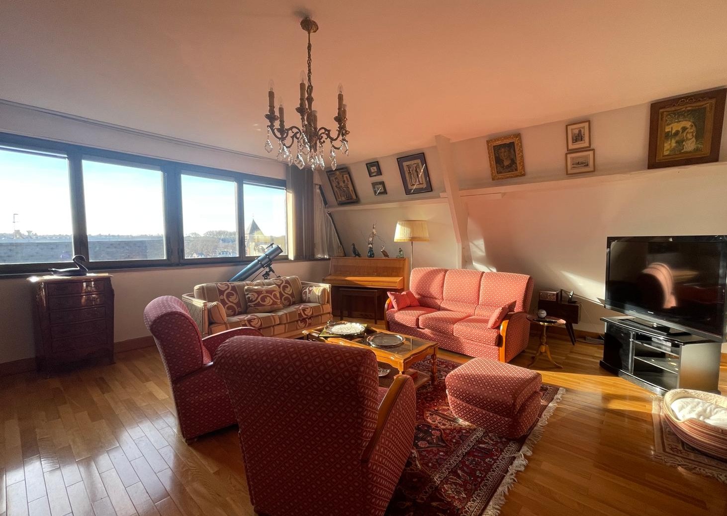 Magnifique appartement type 6 avec vue panoramique bénéficiant d&rsquo;un garage, situé dans le centre historique de Bourges