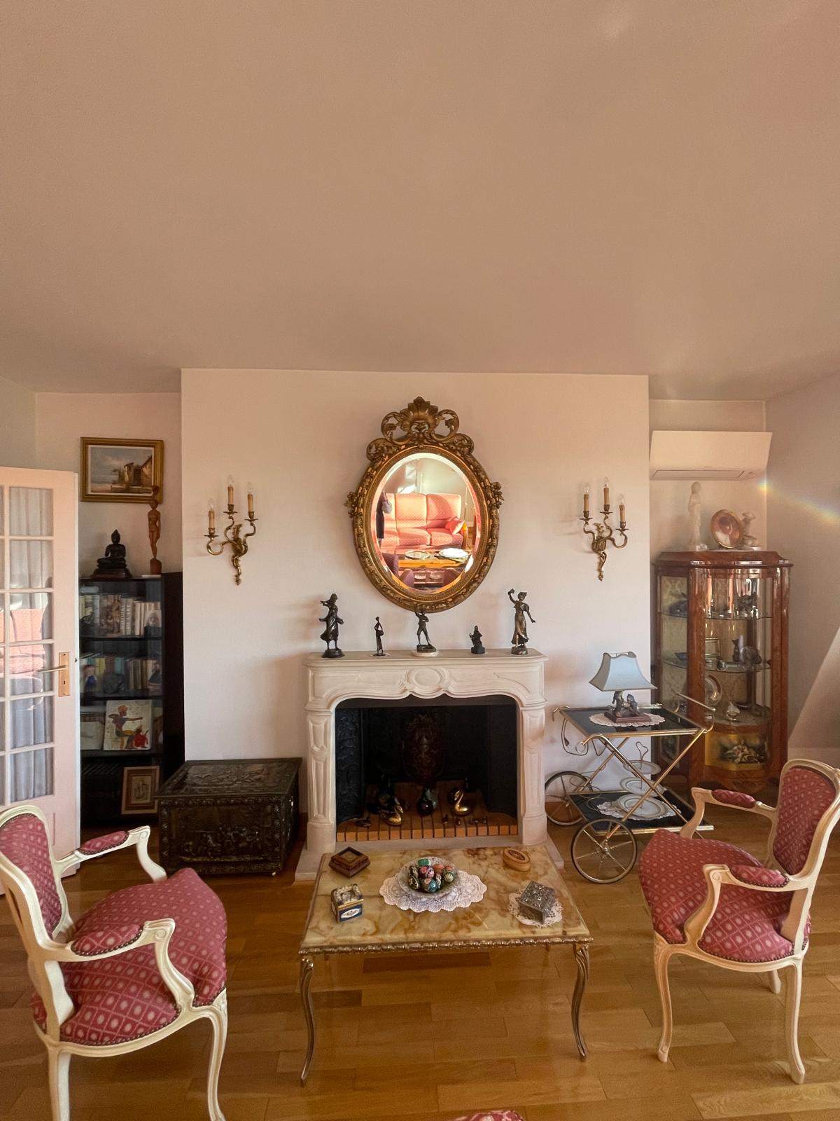Magnifique appartement type 6 avec vue panoramique bénéficiant d&rsquo;un garage, situé dans le centre historique de Bourges