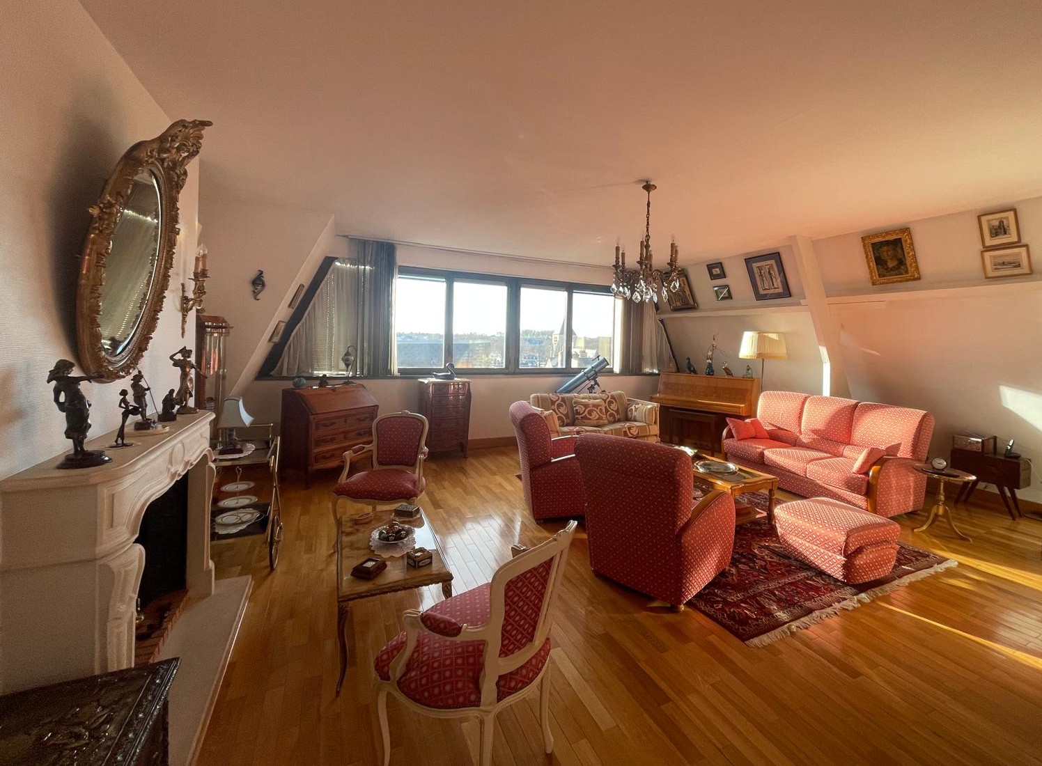 Magnifique appartement type 6 avec vue panoramique bénéficiant d&rsquo;un garage, situé dans le centre historique de Bourges