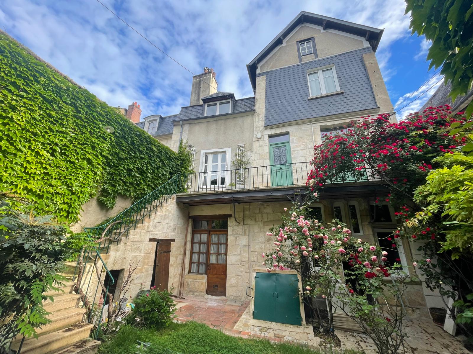 Bourges Centre – Bel appartement rénové offrant 91.90m² Loi Carrez