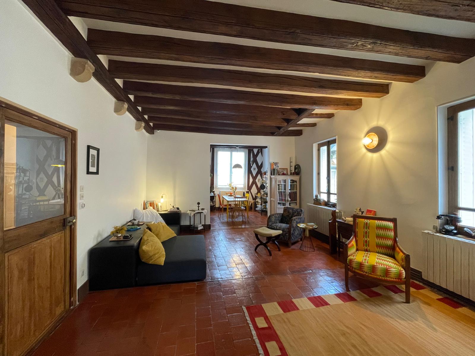 Bourges Centre – Bel appartement rénové offrant 91.90m² Loi Carrez
