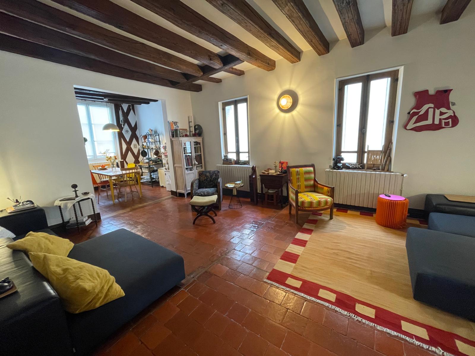 Bourges Centre – Bel appartement rénové offrant 91.90m² Loi Carrez