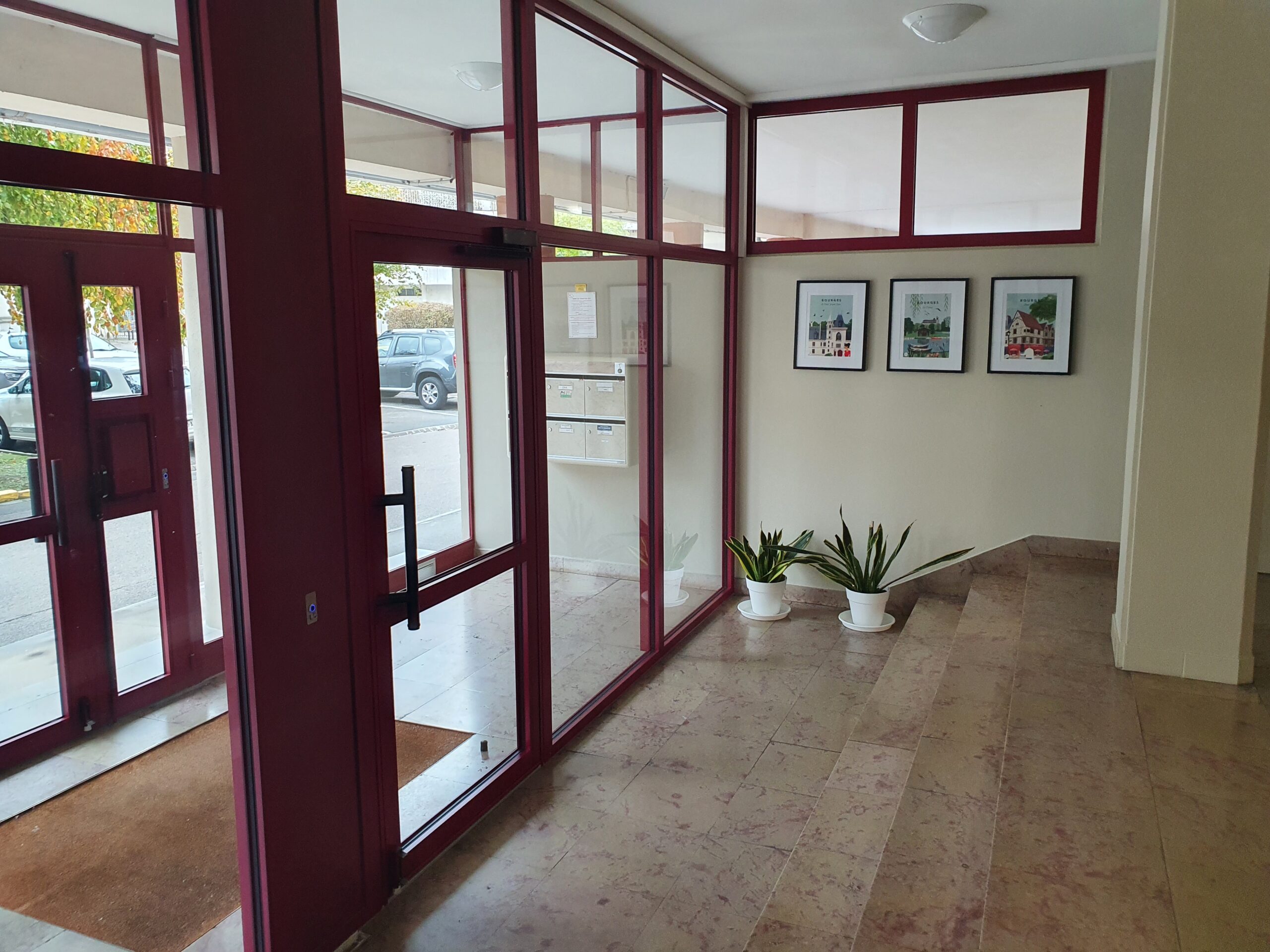 Secteur Prés Fichaux – Bel appartement T5 offrant 107.83m² Carrez avec balcon et stationnement privatif