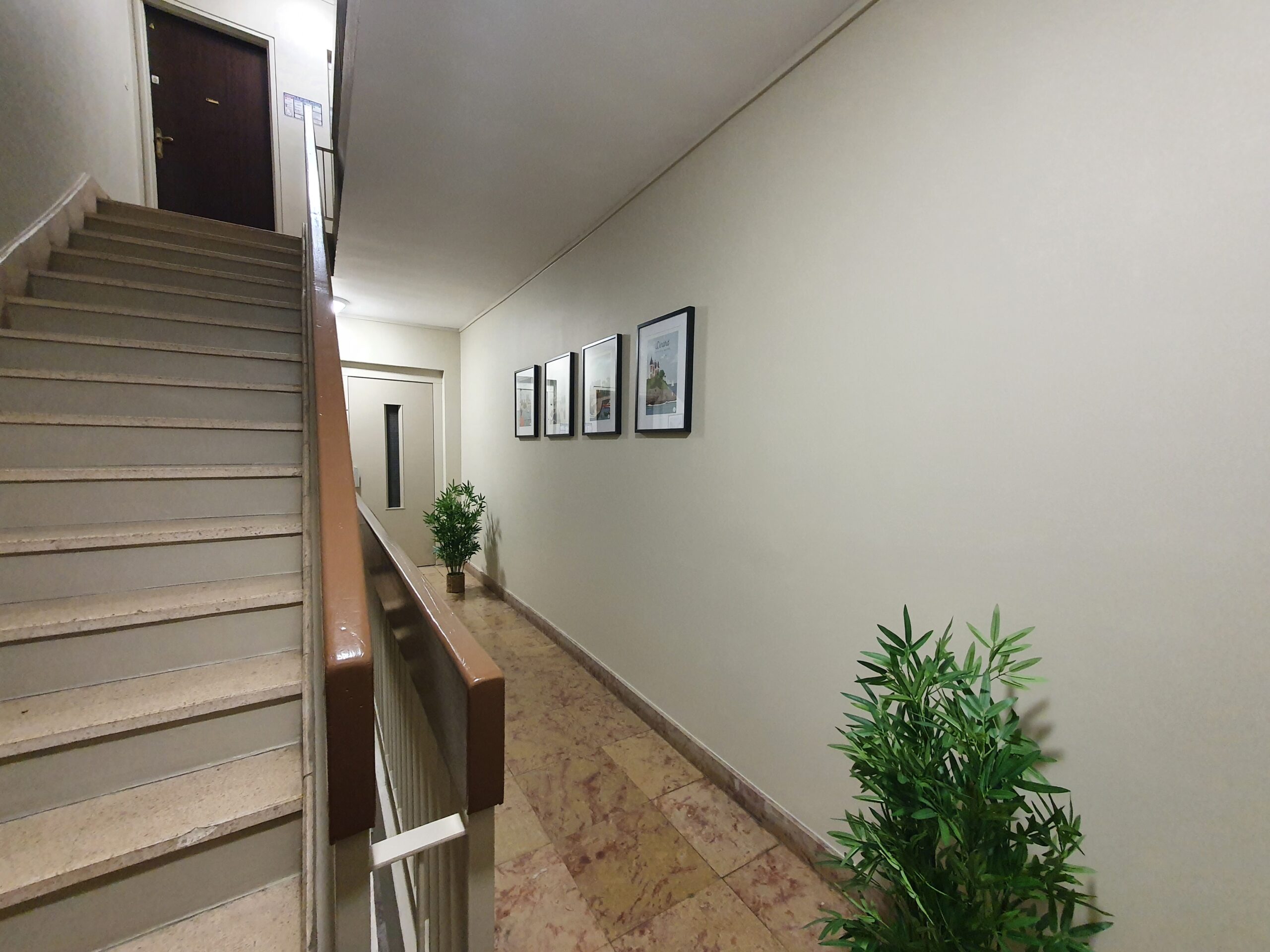 Secteur Prés Fichaux – Bel appartement T5 offrant 107.83m² Carrez avec balcon et stationnement privatif