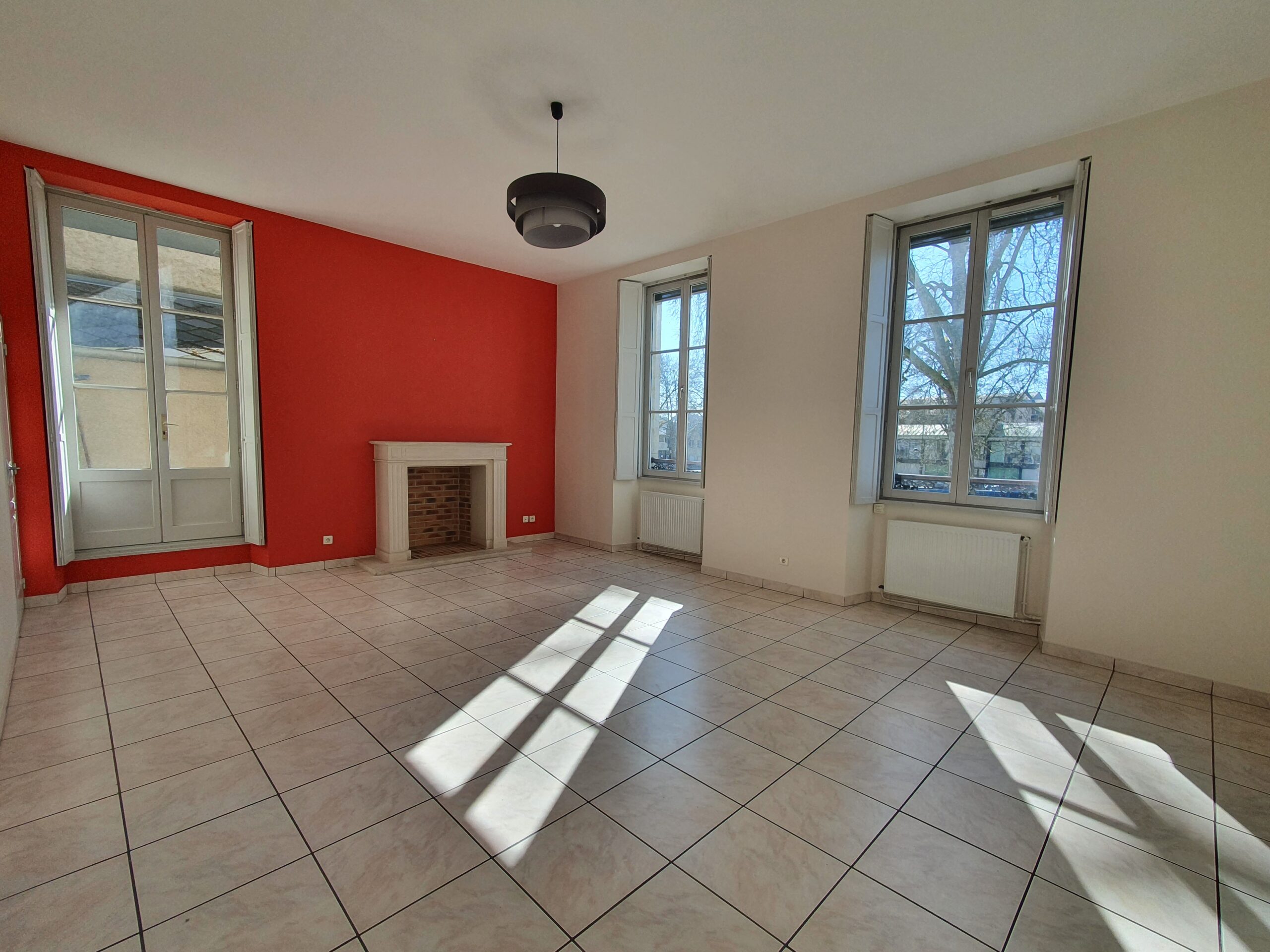 Bourges Centre – Bel appartement familial Type 5 avec terrasse et stationnement - Image principale