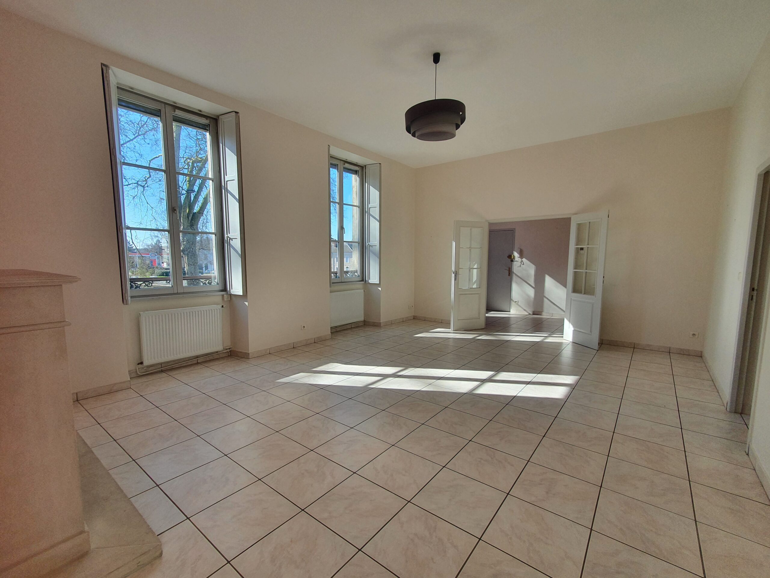 Bourges Centre – Bel appartement familial Type 5 avec terrasse et stationnement