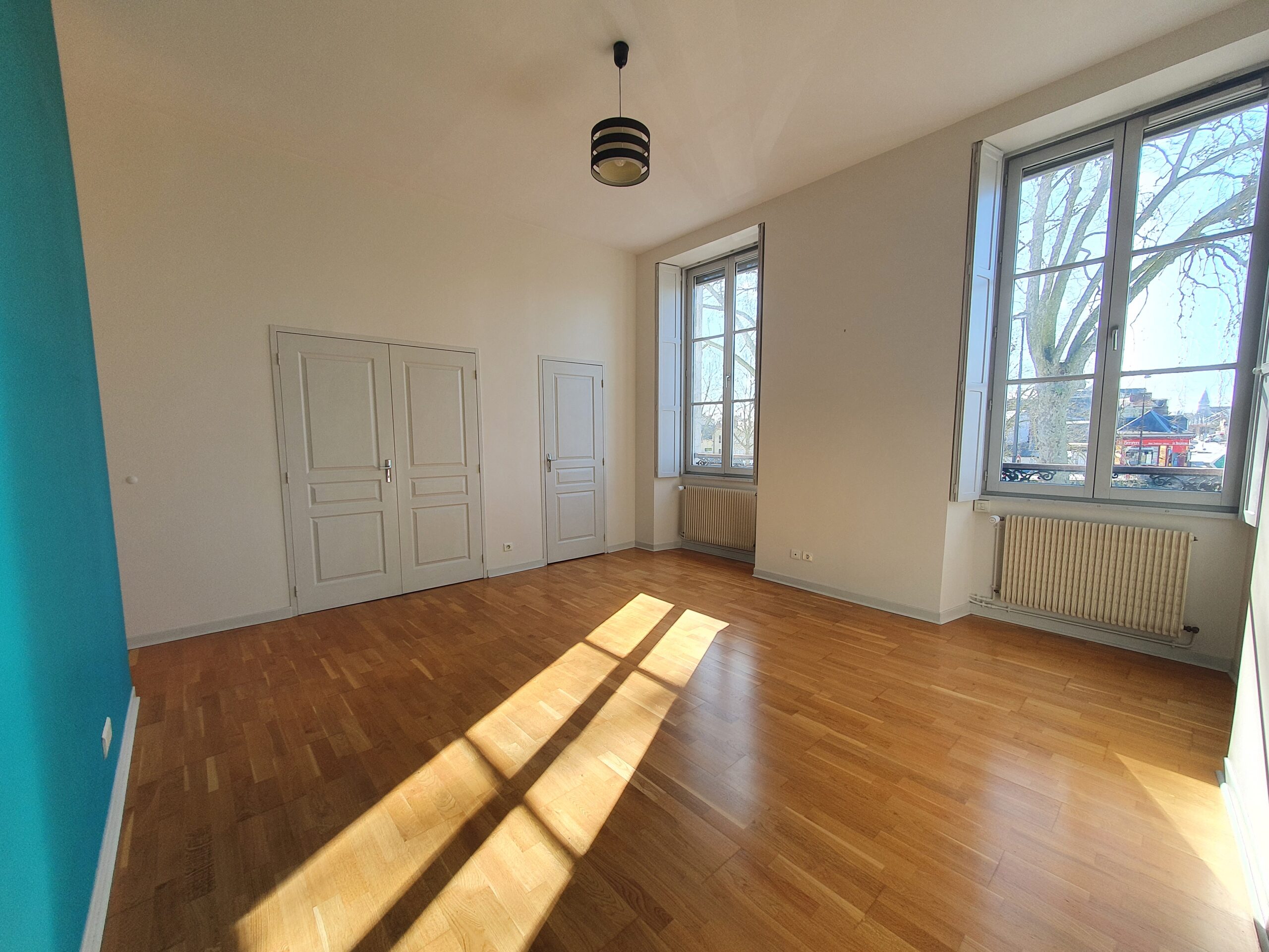Bourges Centre – Bel appartement familial Type 5 avec terrasse et stationnement