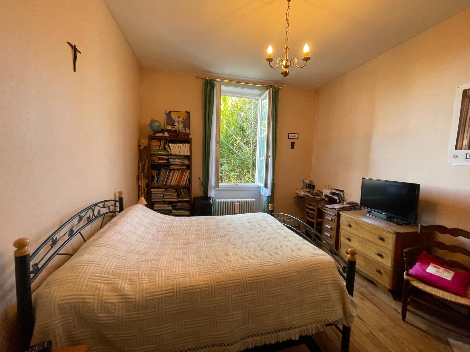 Belle maison de famille du XXème siècle offrant 160m² avec jardinet cour intérieure
