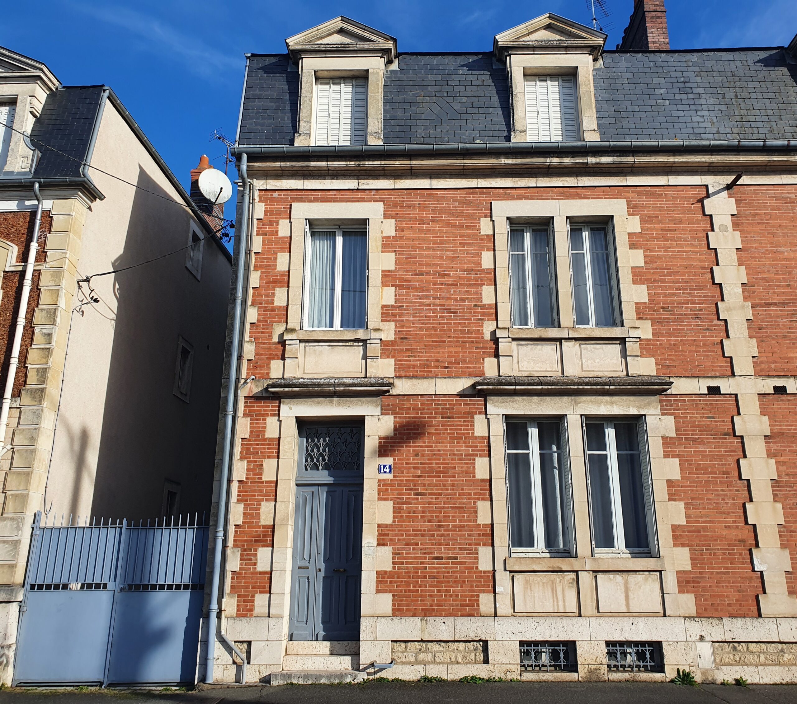 Belle maison de famille du XXème siècle offrant 160m² avec jardinet cour intérieure - Image principale