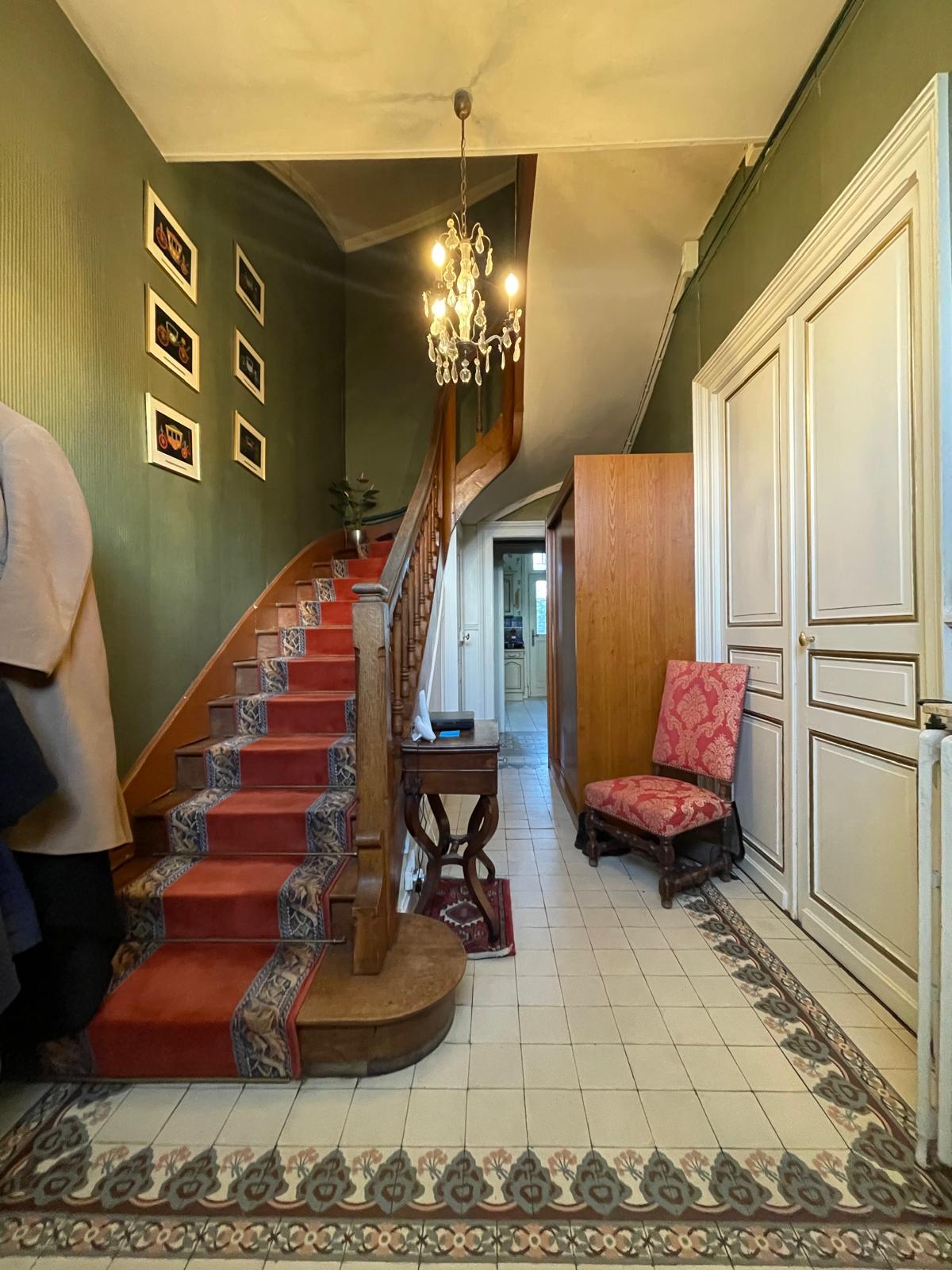 Belle maison de famille du XXème siècle offrant 160m² avec jardinet cour intérieure