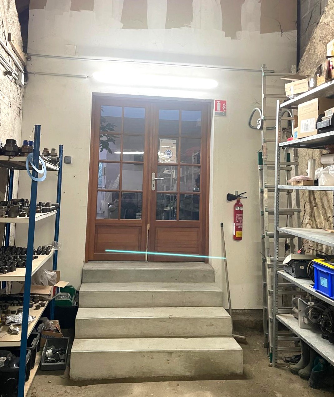 Ensemble mixte à vendre quartier Baffier – Local professionnel entrepôt avec bureaux et appartement de 5 pièces