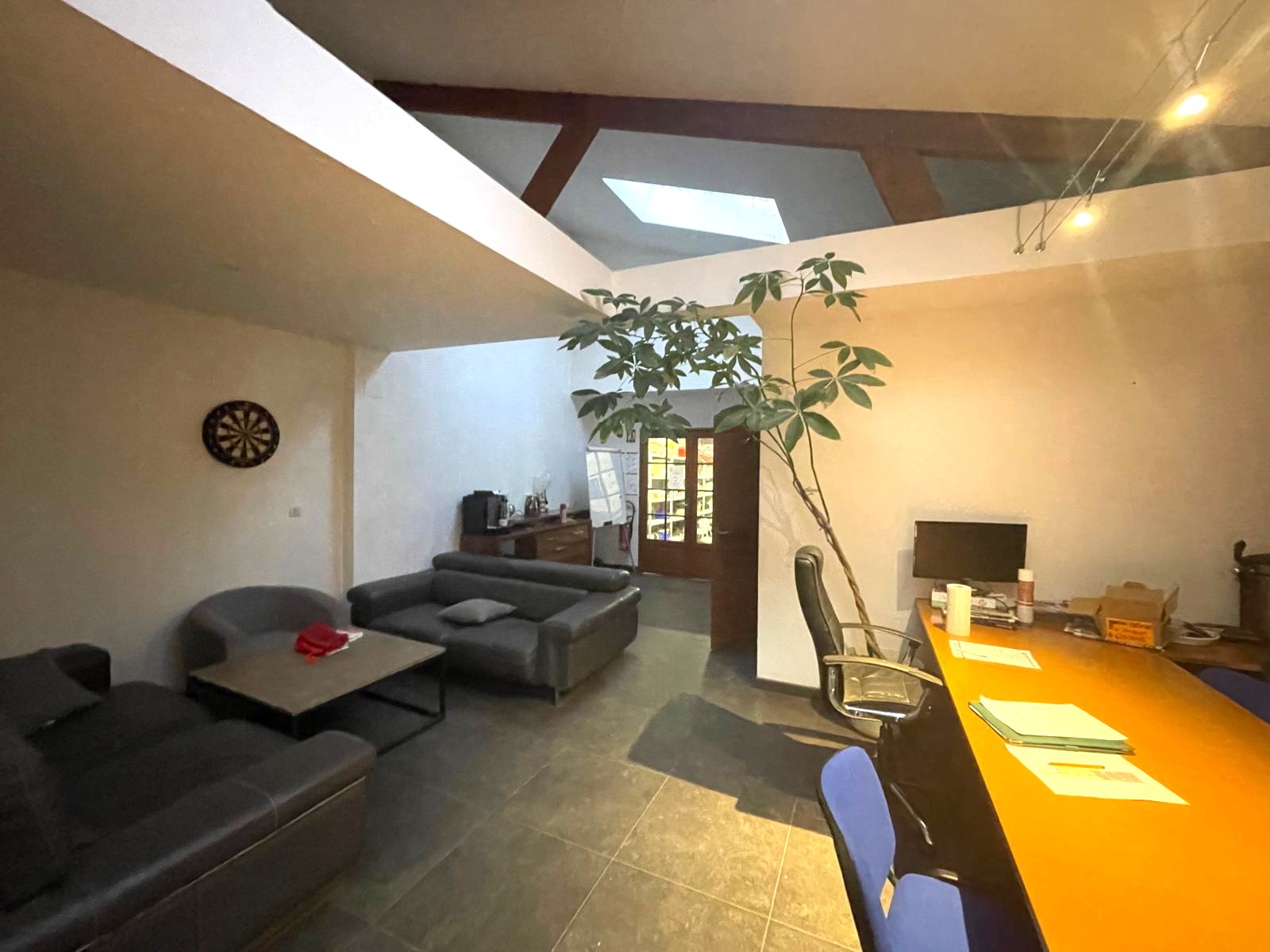 Ensemble mixte à vendre quartier Baffier – Local professionnel entrepôt avec bureaux et appartement de 5 pièces