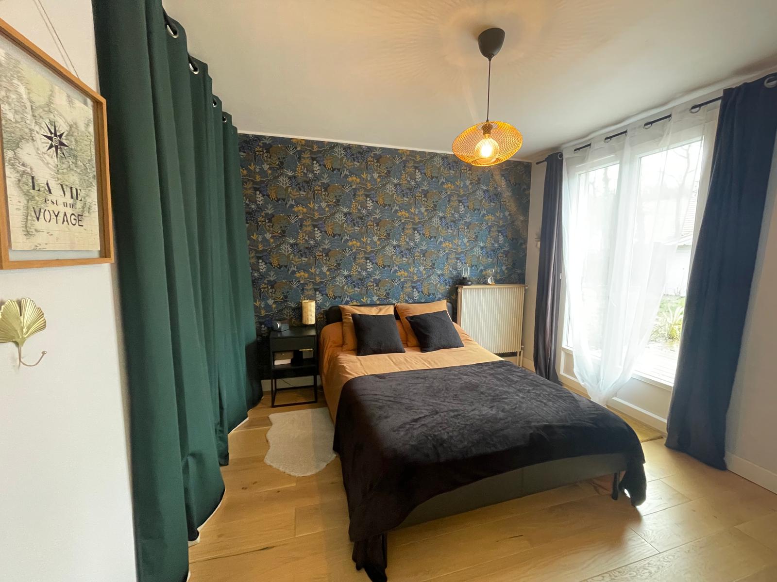 Charmante maison de famille sur 160 m² avec piscine, rénovée avec goût située dans un environnement boisé