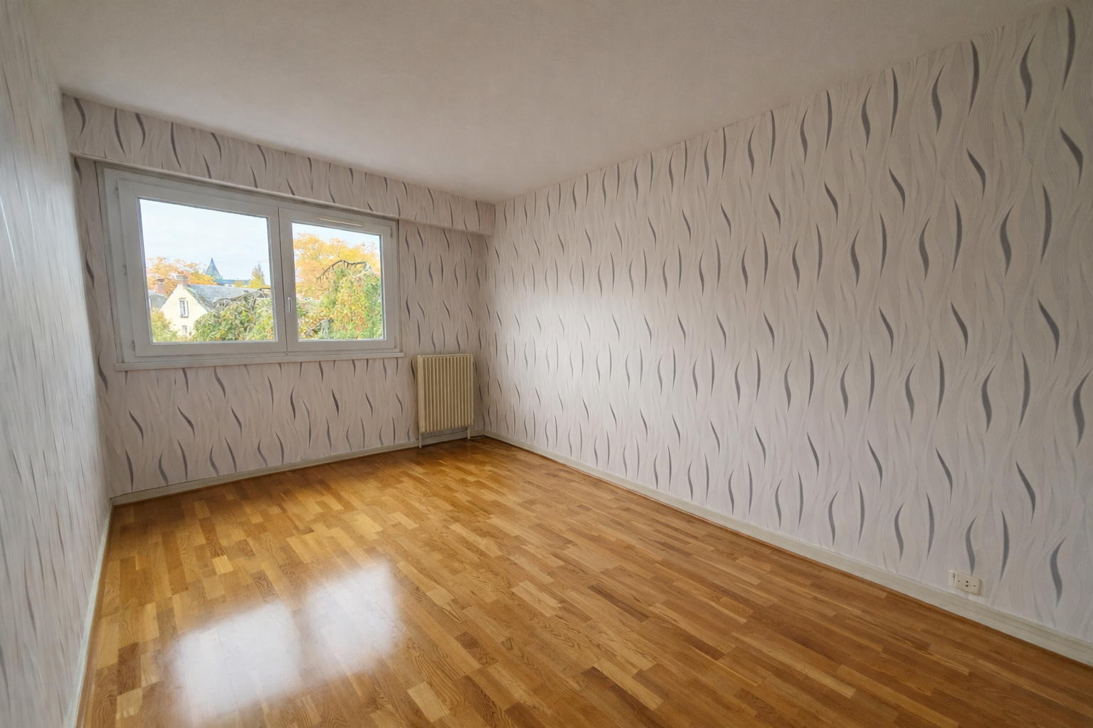 Secteur Prés Fichaux – Bel appartement T5 offrant 107.83m² Carrez avec balcon et stationnement privatif