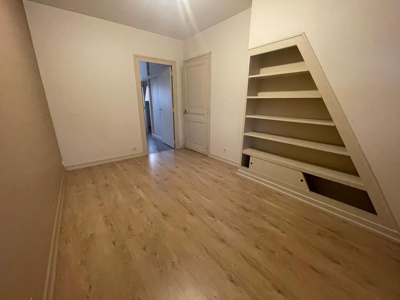 Ensemble mixte à vendre quartier Baffier – Local professionnel entrepôt avec bureaux et appartement de 5 pièces