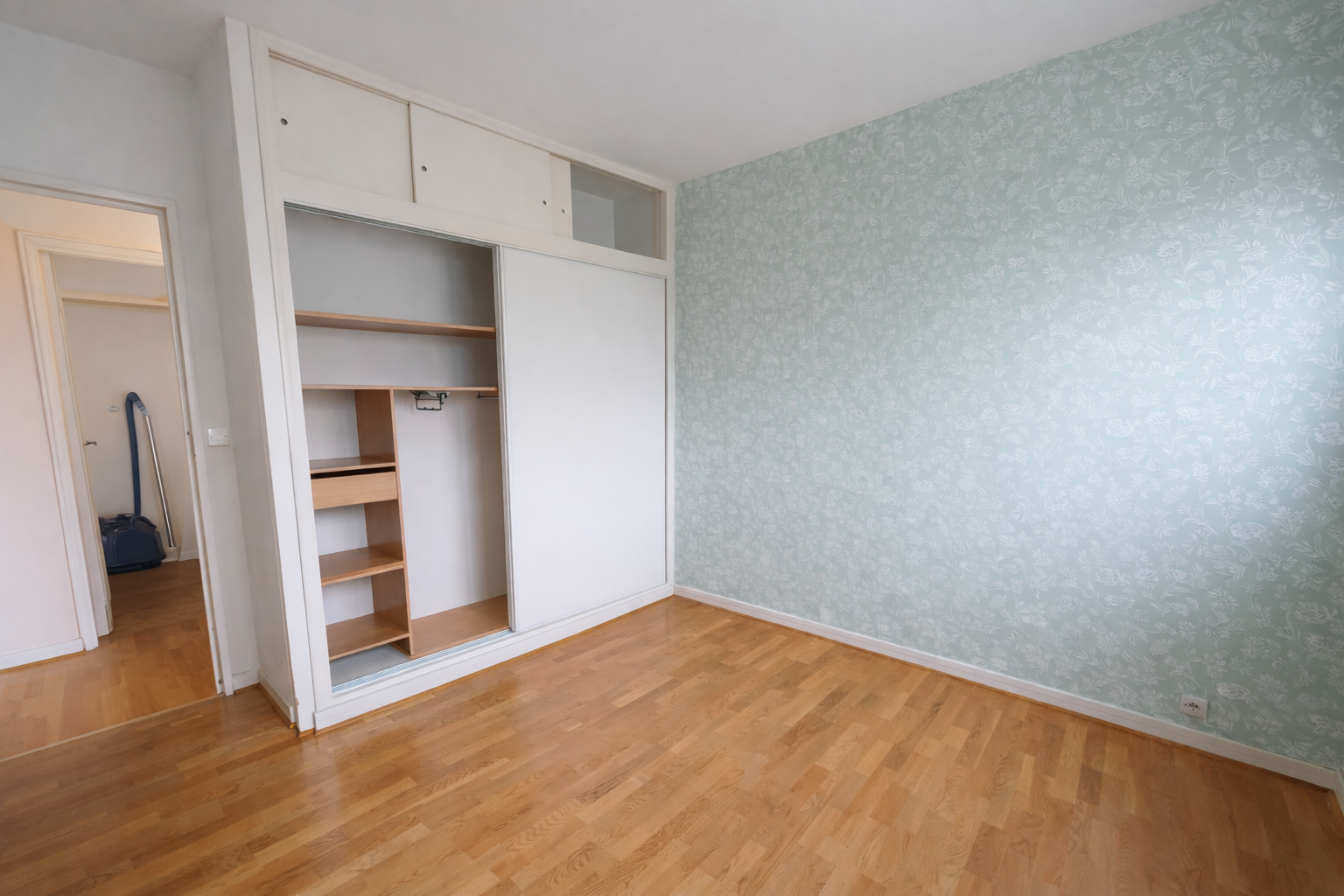 Secteur Prés Fichaux – Bel appartement T5 offrant 107.83m² Carrez avec balcon et stationnement privatif