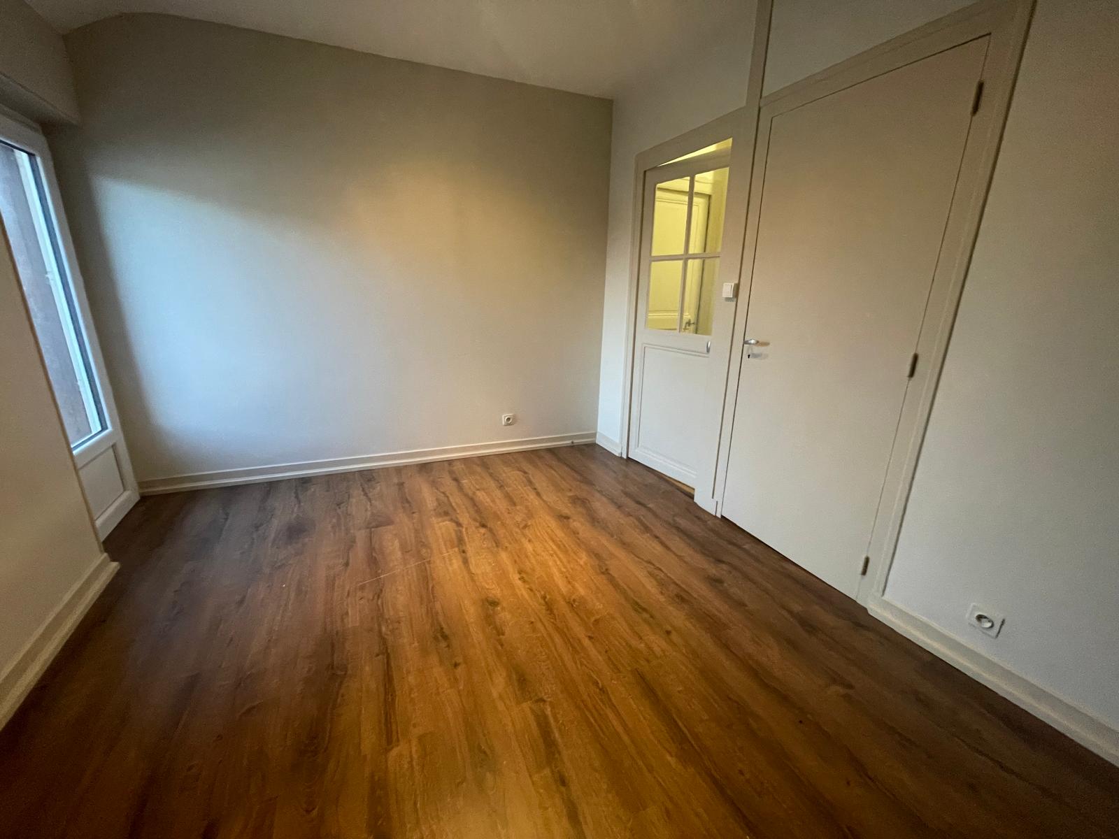 Ensemble mixte à vendre quartier Baffier – Local professionnel entrepôt avec bureaux et appartement de 5 pièces