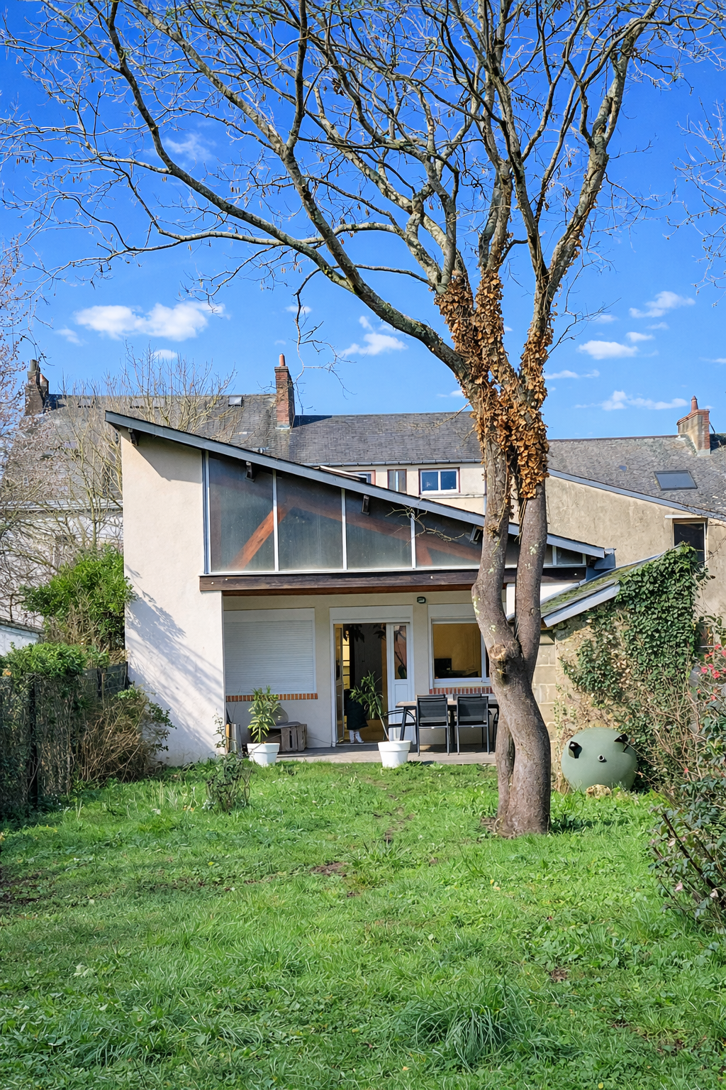Ensemble mixte à vendre quartier Baffier – Local professionnel entrepôt avec bureaux et appartement de 5 pièces