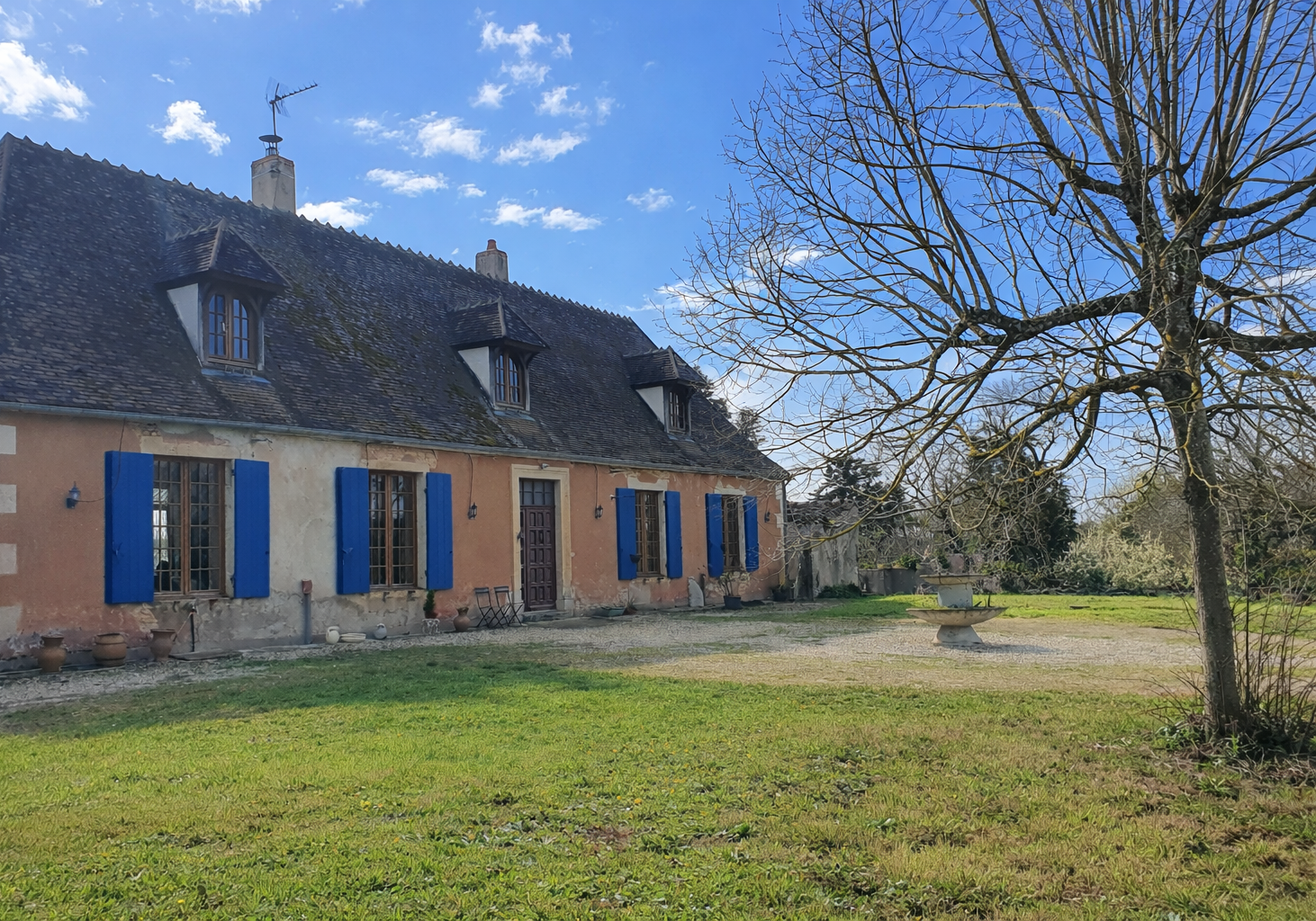 Proche Bourges – Propriété offrant 207 m² habitables dans son parc d&rsquo;1.5ha - Image principale