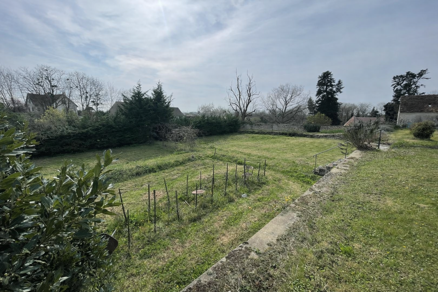 Proche Bourges – Propriété offrant 207 m² habitables dans son parc d&rsquo;1.5ha
