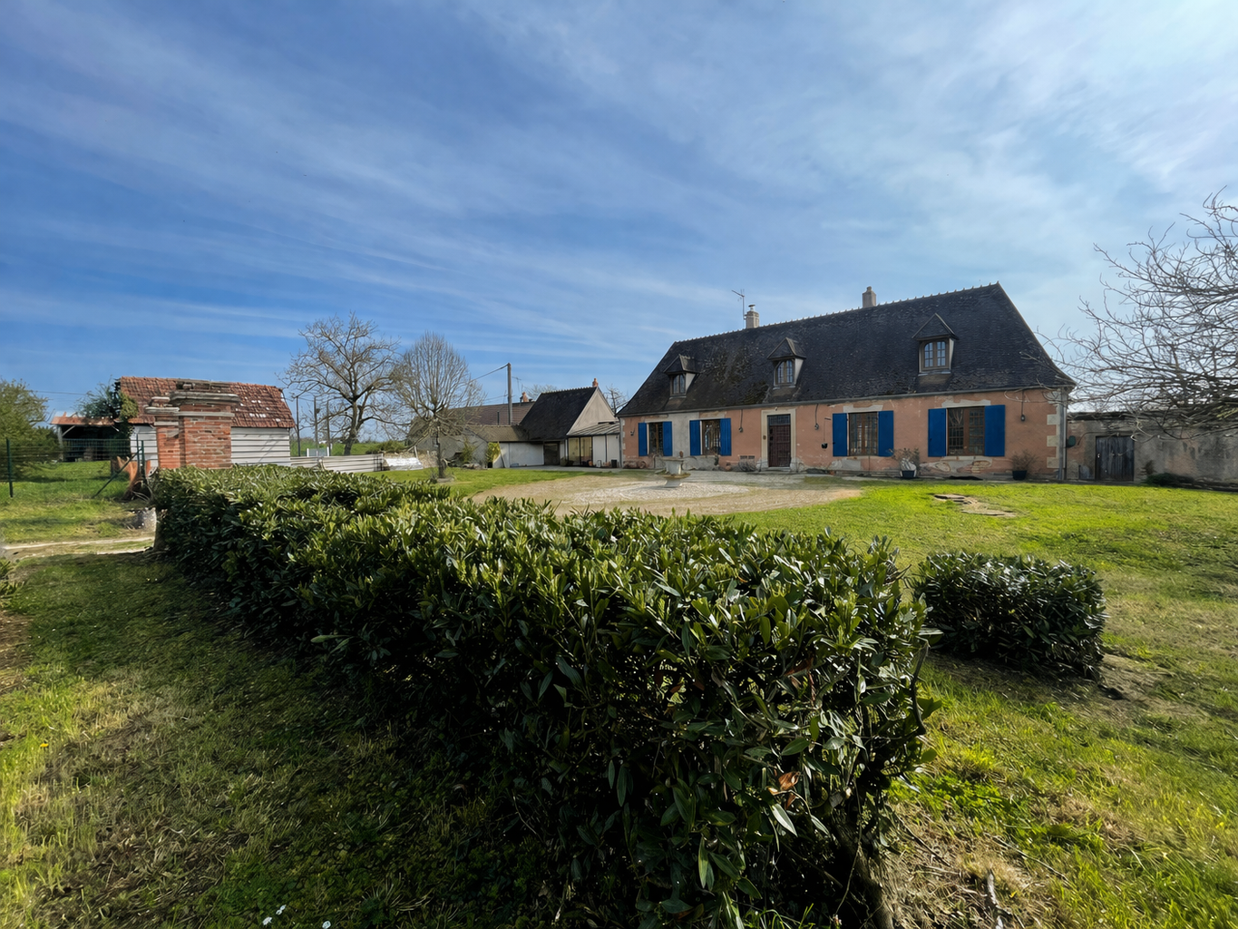 Proche Bourges – Propriété offrant 207 m² habitables dans son parc d&rsquo;1.5ha