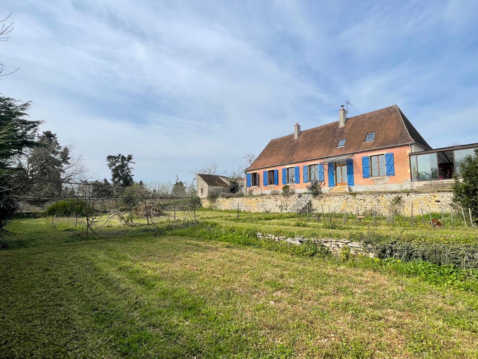 Proche Bourges – Propriété offrant 207 m² habitables dans son parc d&rsquo;1.5ha