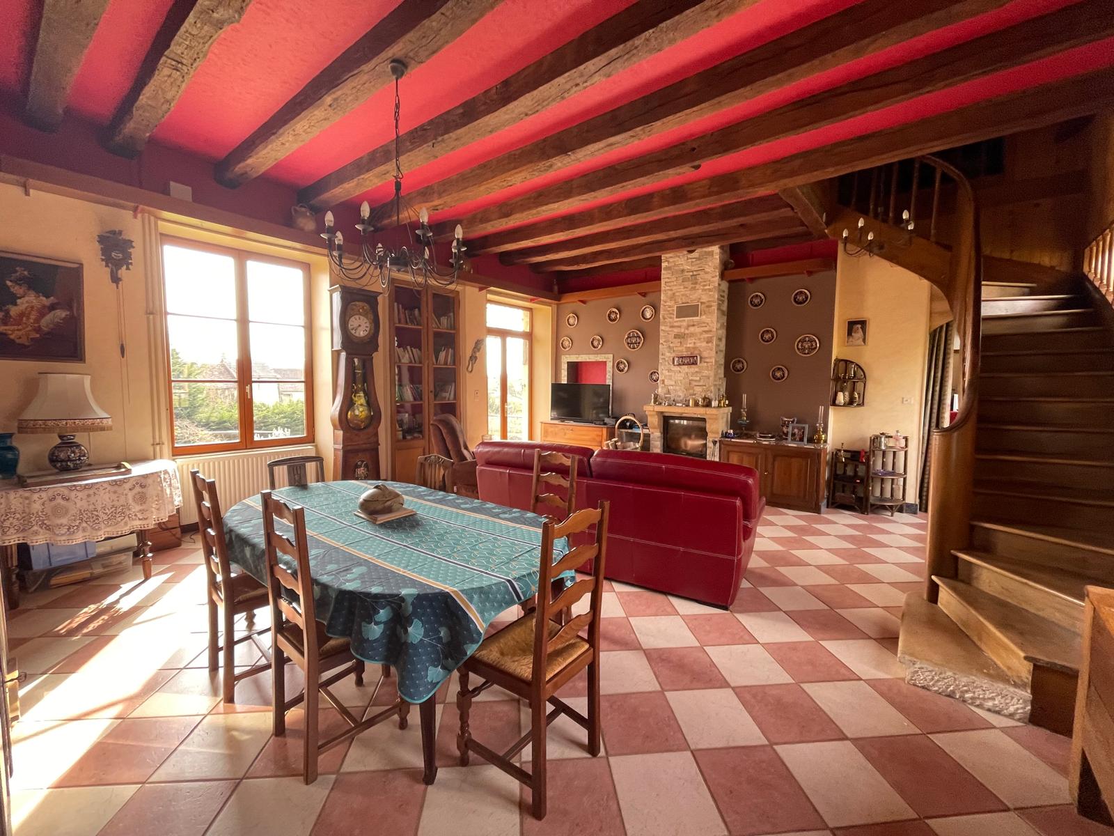 Proche Bourges – Propriété offrant 207 m² habitables dans son parc d&rsquo;1.5ha