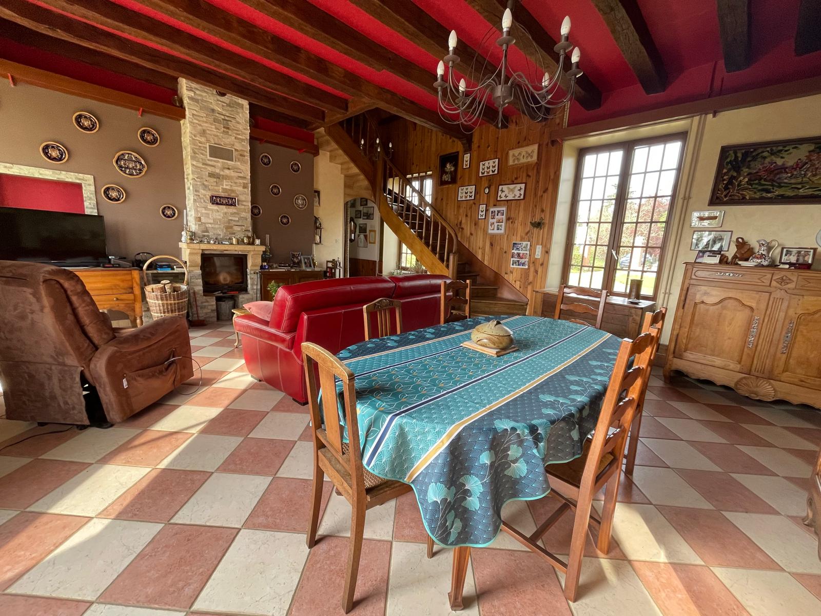 Proche Bourges – Propriété offrant 207 m² habitables dans son parc d&rsquo;1.5ha