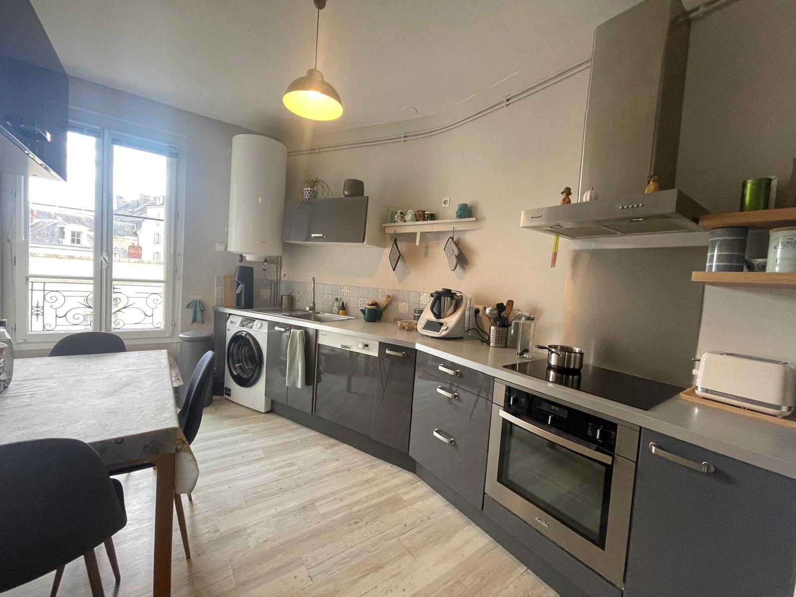 Bourges Cathédrale – Bel appartement T5 offrant 103.93m² Carrez