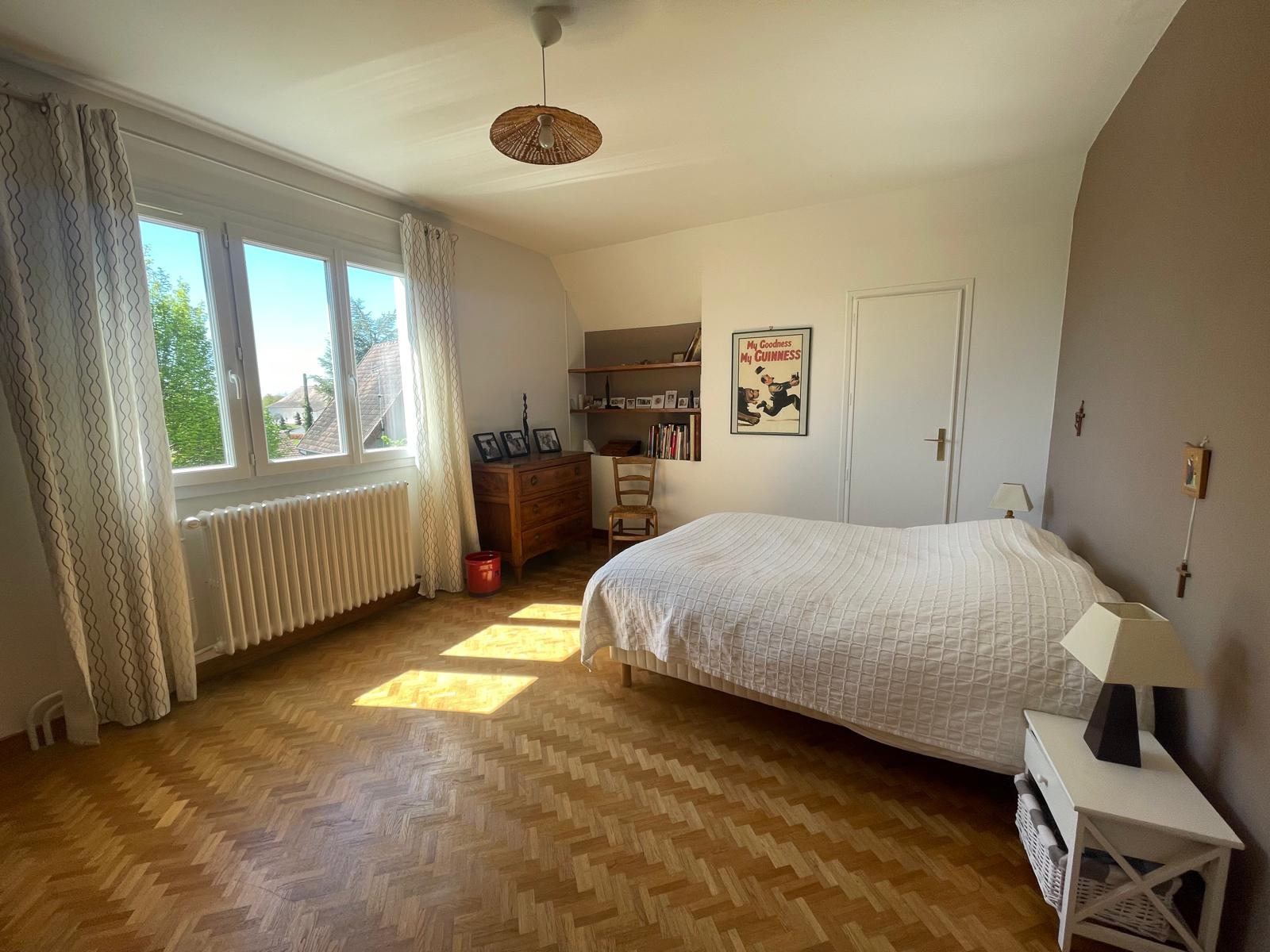 Saint-Doulchard – Belle maison de famille avec agréable jardin