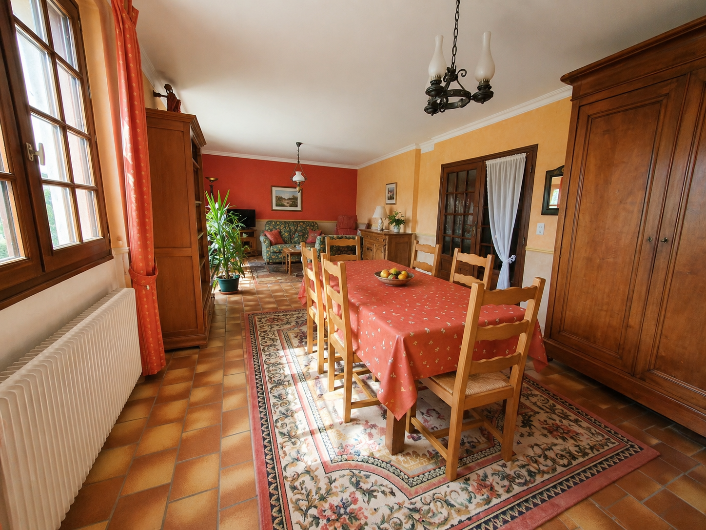 20mn&rsquo;s de Bourges – Maison offrant 112m² avec agréable jardin et double garage