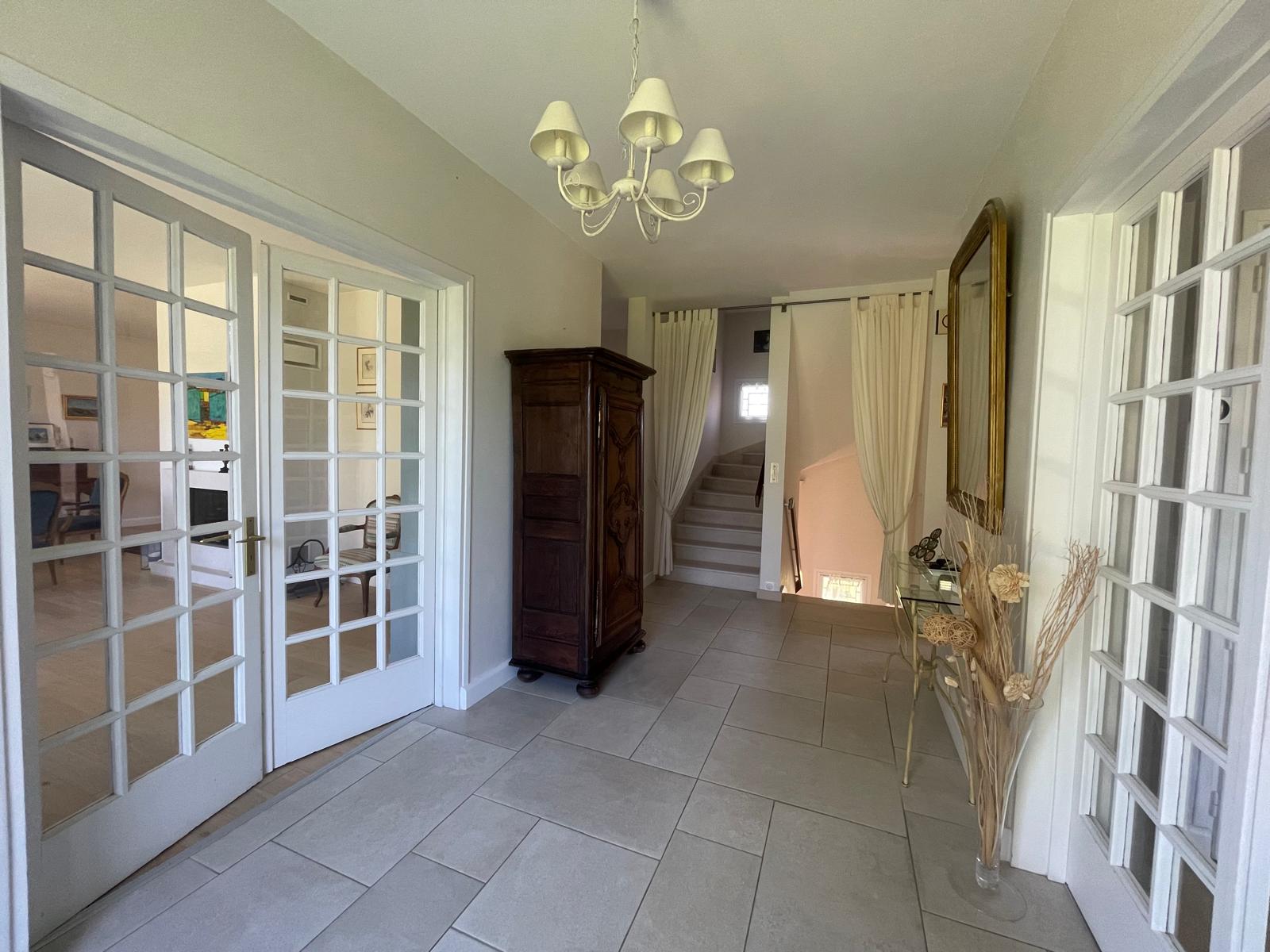 Saint-Doulchard – Belle maison de famille avec agréable jardin