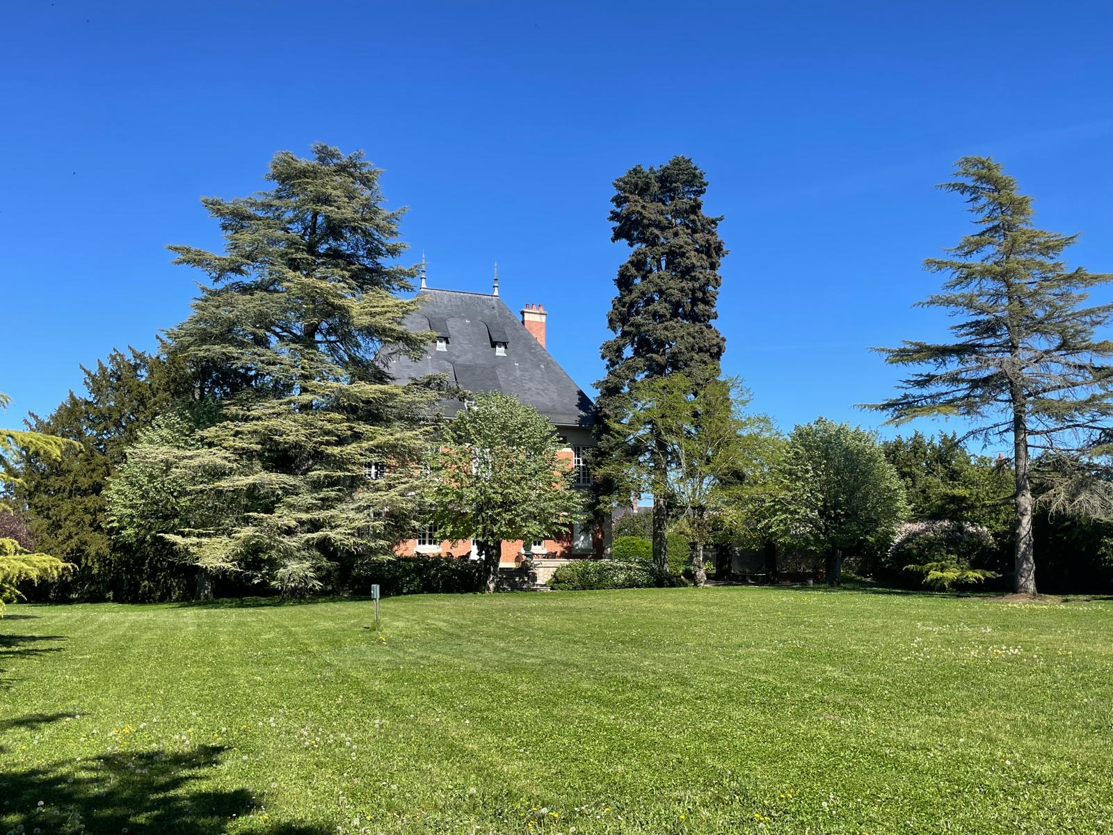 Proche Bourges – Magnifique propriété du XXème avec parc arboré