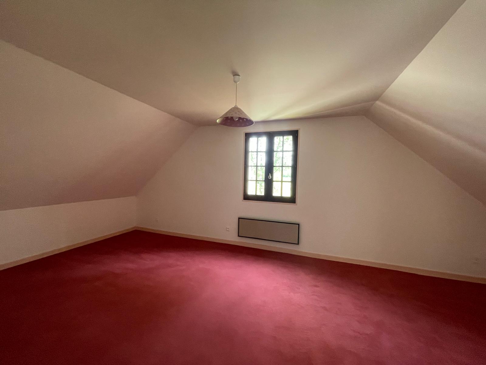20mn&rsquo;s de Bourges – Maison offrant 112m² avec agréable jardin et double garage