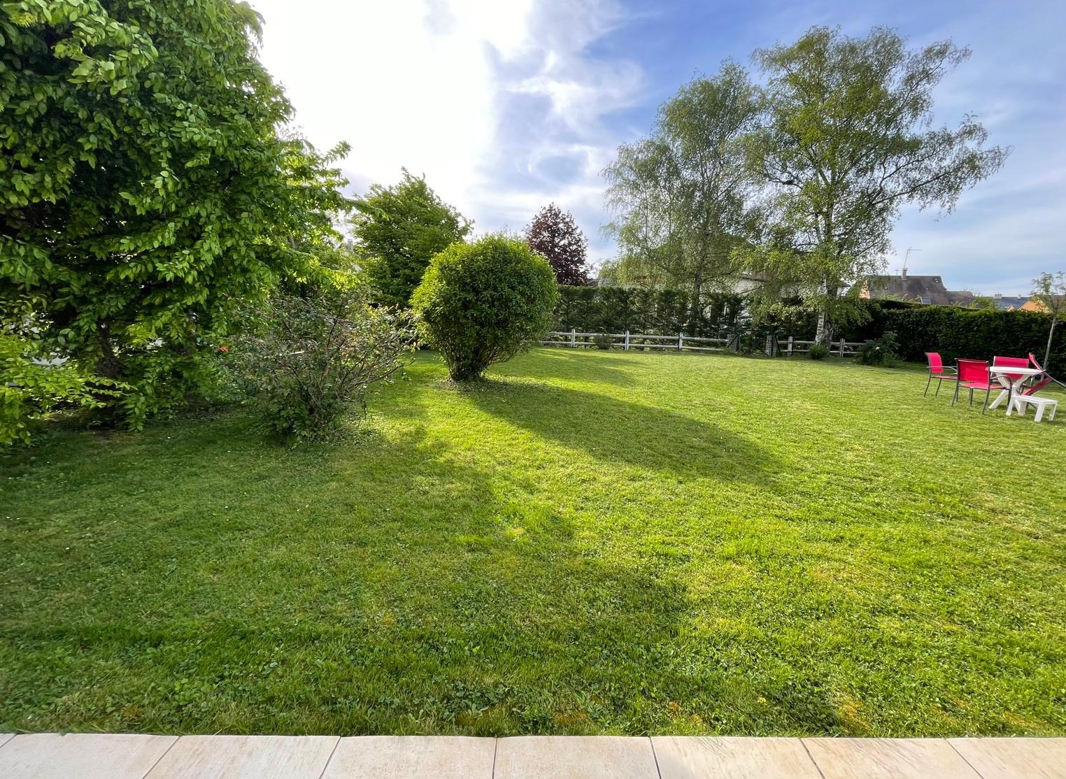 Saint-Doulchard – Belle maison de famille avec agréable jardin