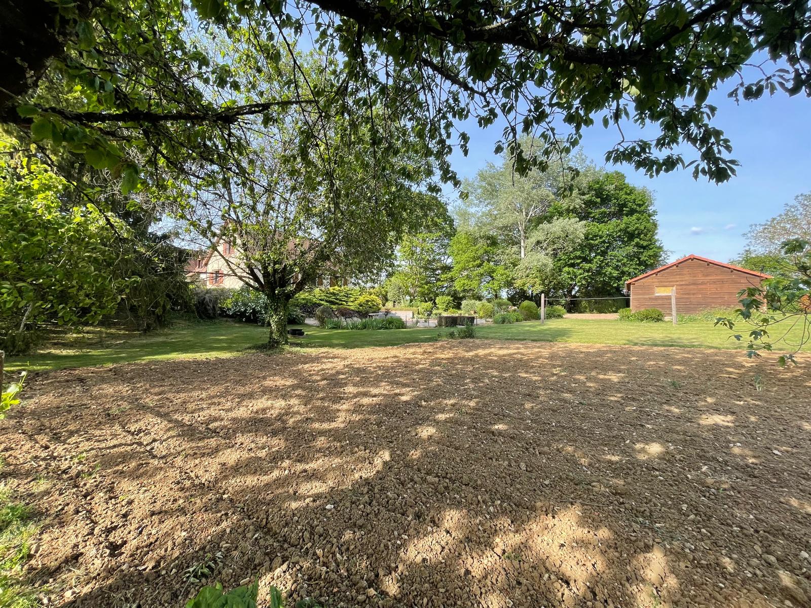 20mn&rsquo;s de Bourges – Maison offrant 112m² avec agréable jardin et double garage