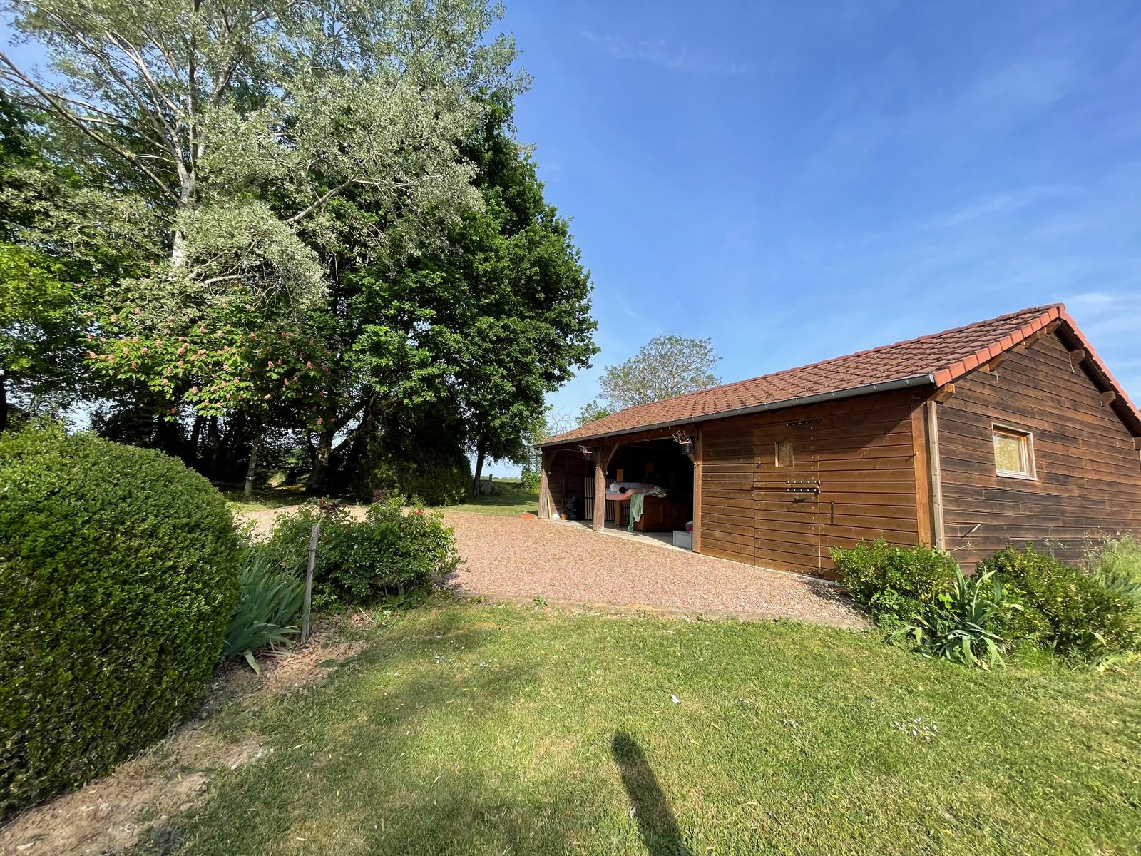 20mn&rsquo;s de Bourges – Maison offrant 112m² avec agréable jardin et double garage