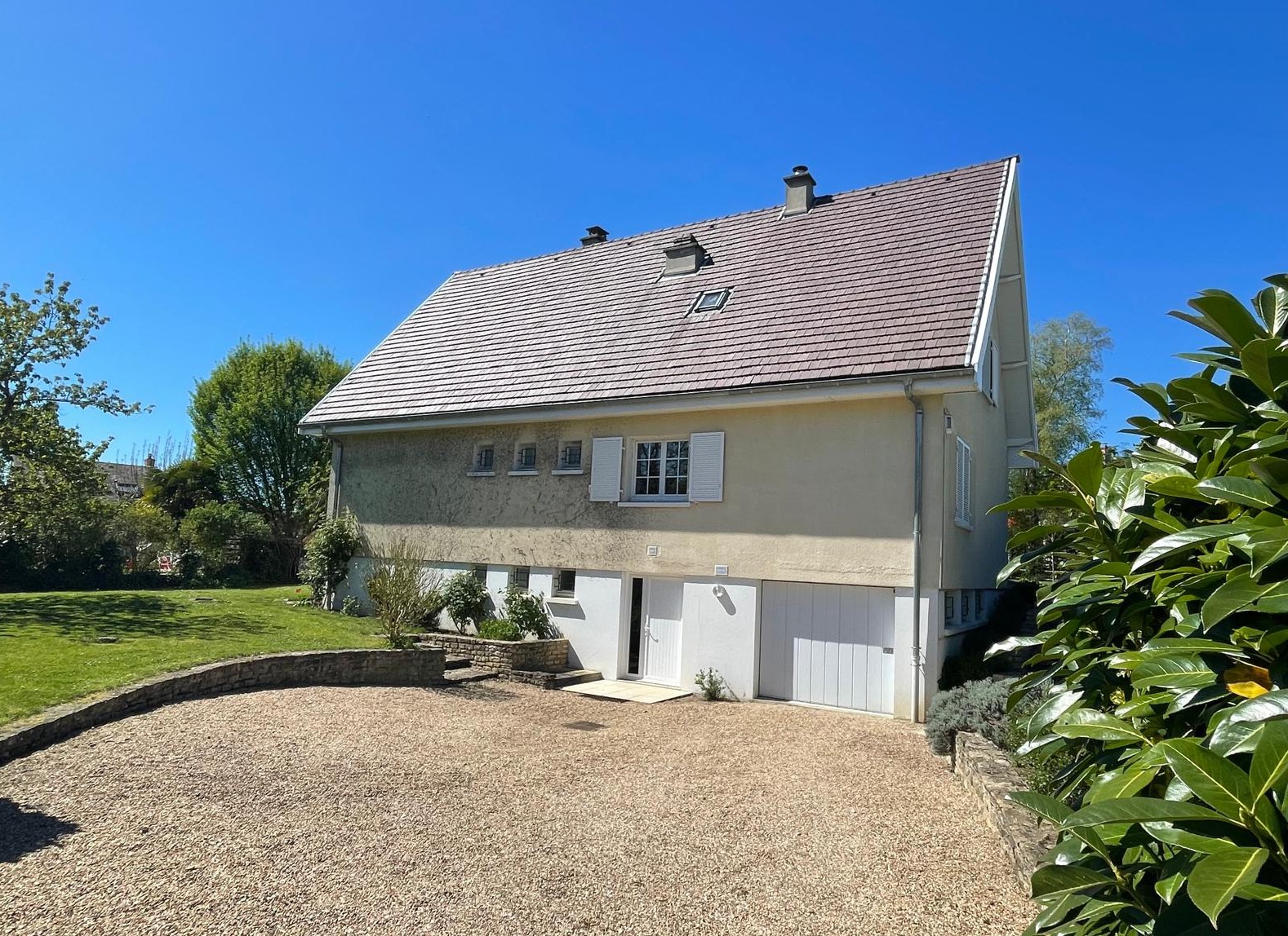 Saint-Doulchard – Belle maison de famille avec agréable jardin