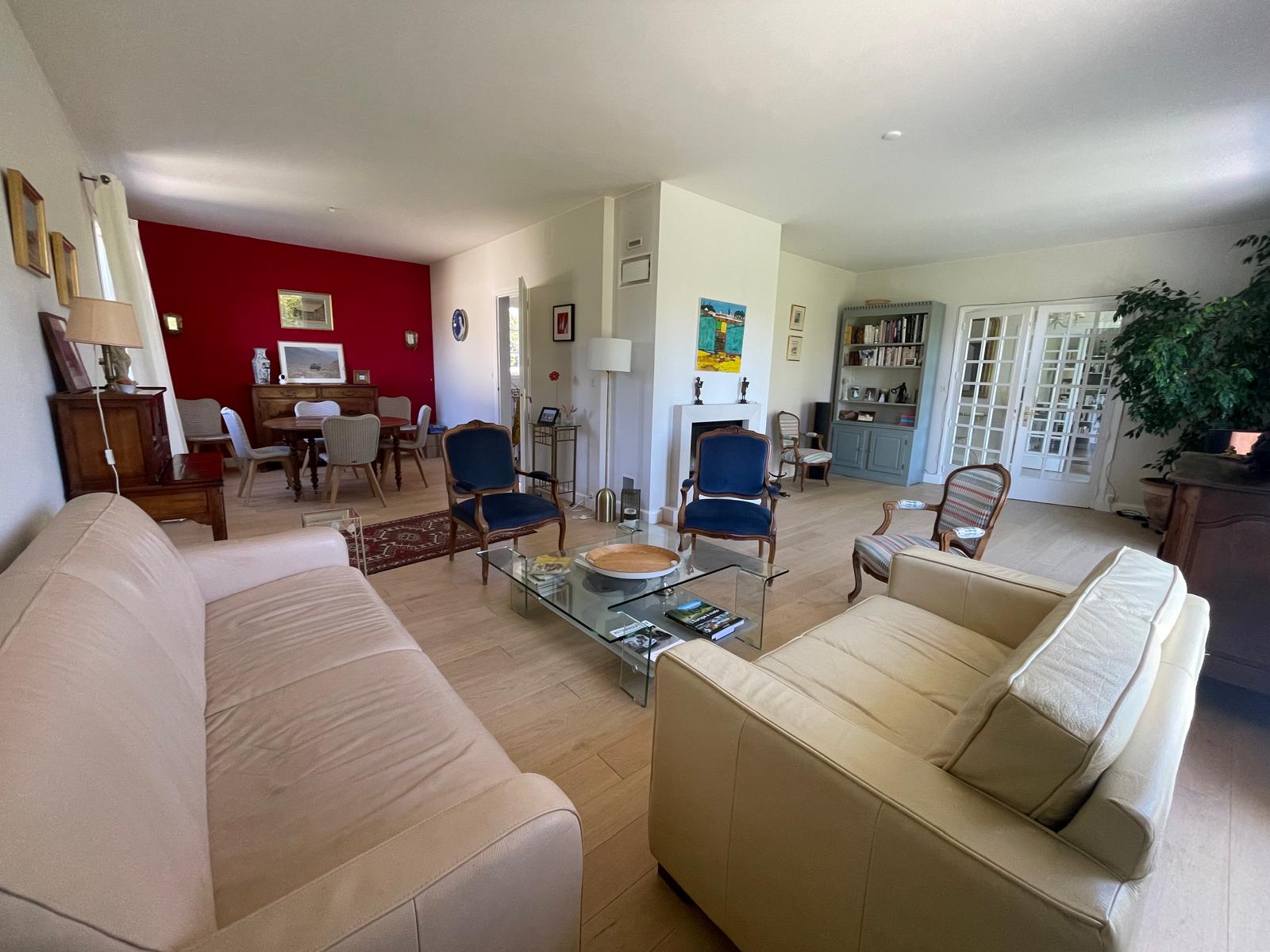 Saint-Doulchard – Belle maison de famille avec agréable jardin