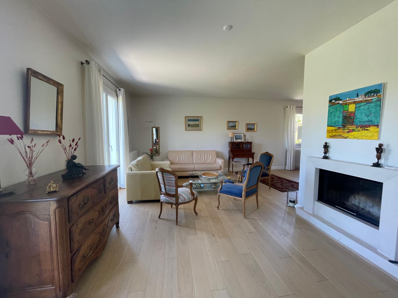 Saint-Doulchard – Belle maison de famille avec agréable jardin