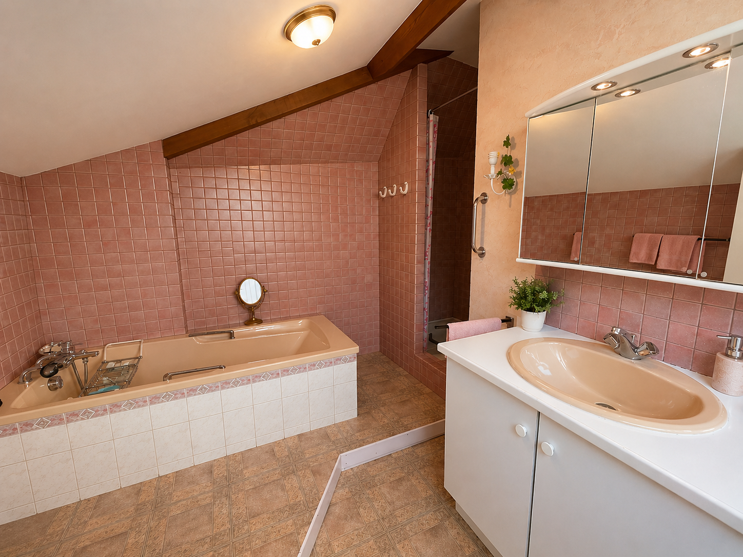 Magnifique appartement type 6 avec vue panoramique bénéficiant d&rsquo;un garage, situé dans le centre historique de Bourges
