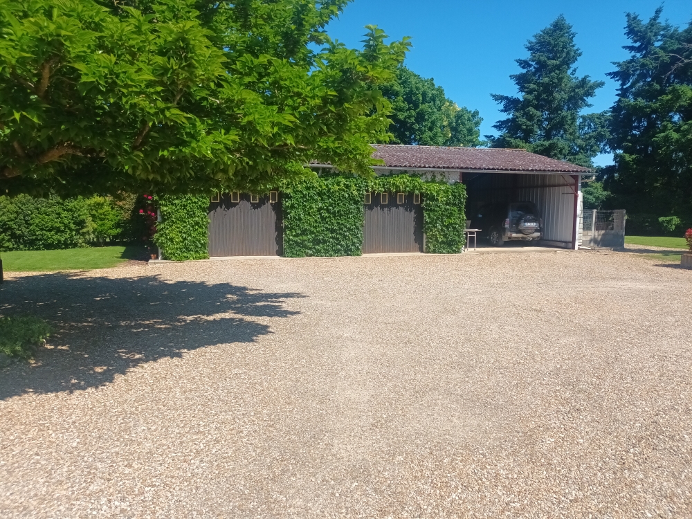 Maison de charme rénovée située à la campagne à 7 kms de Saint Florent sur Cher