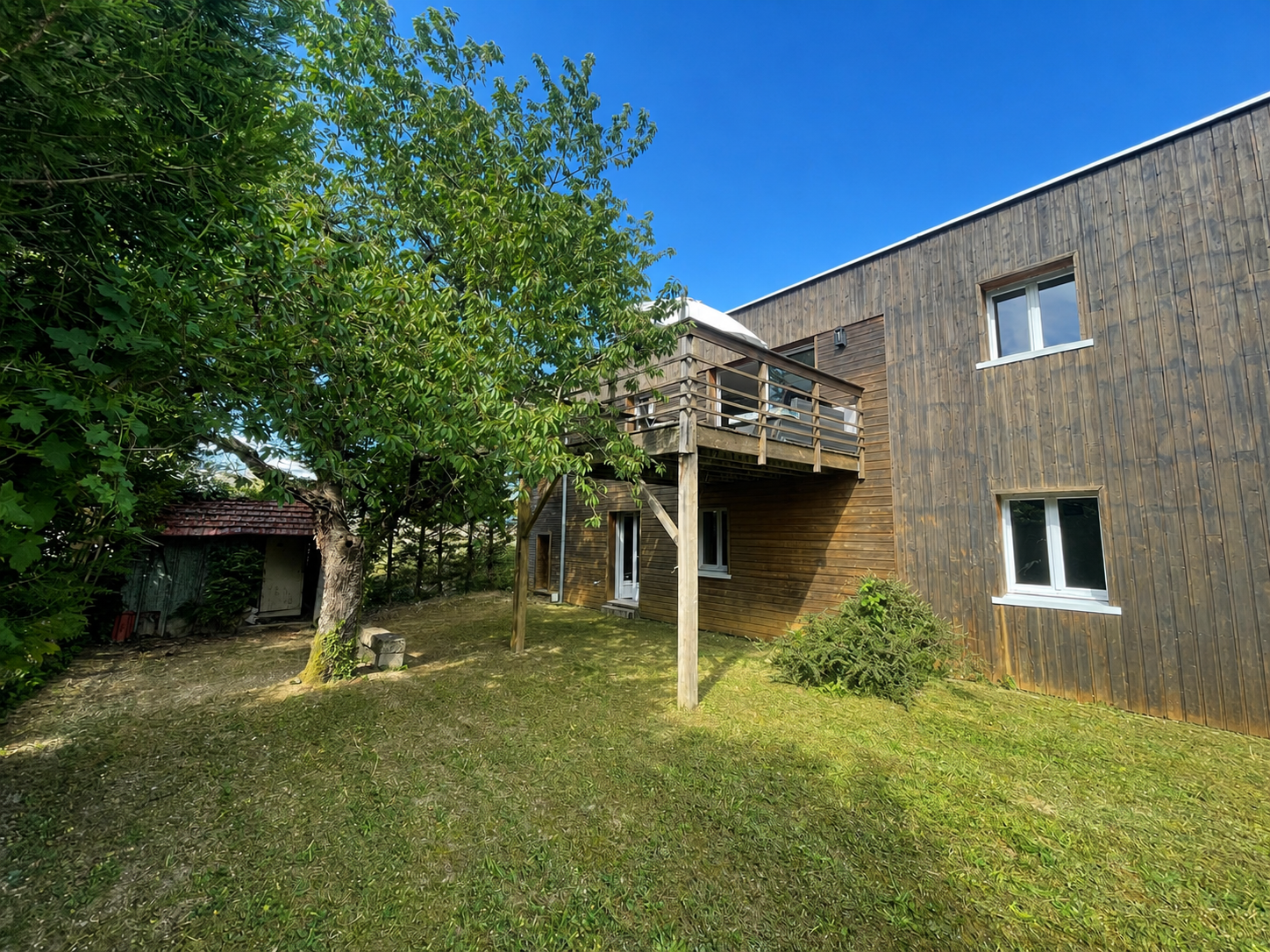 Secteur Hôpital – Maison récente atypique offrant 120m² avec terrasse et jardin