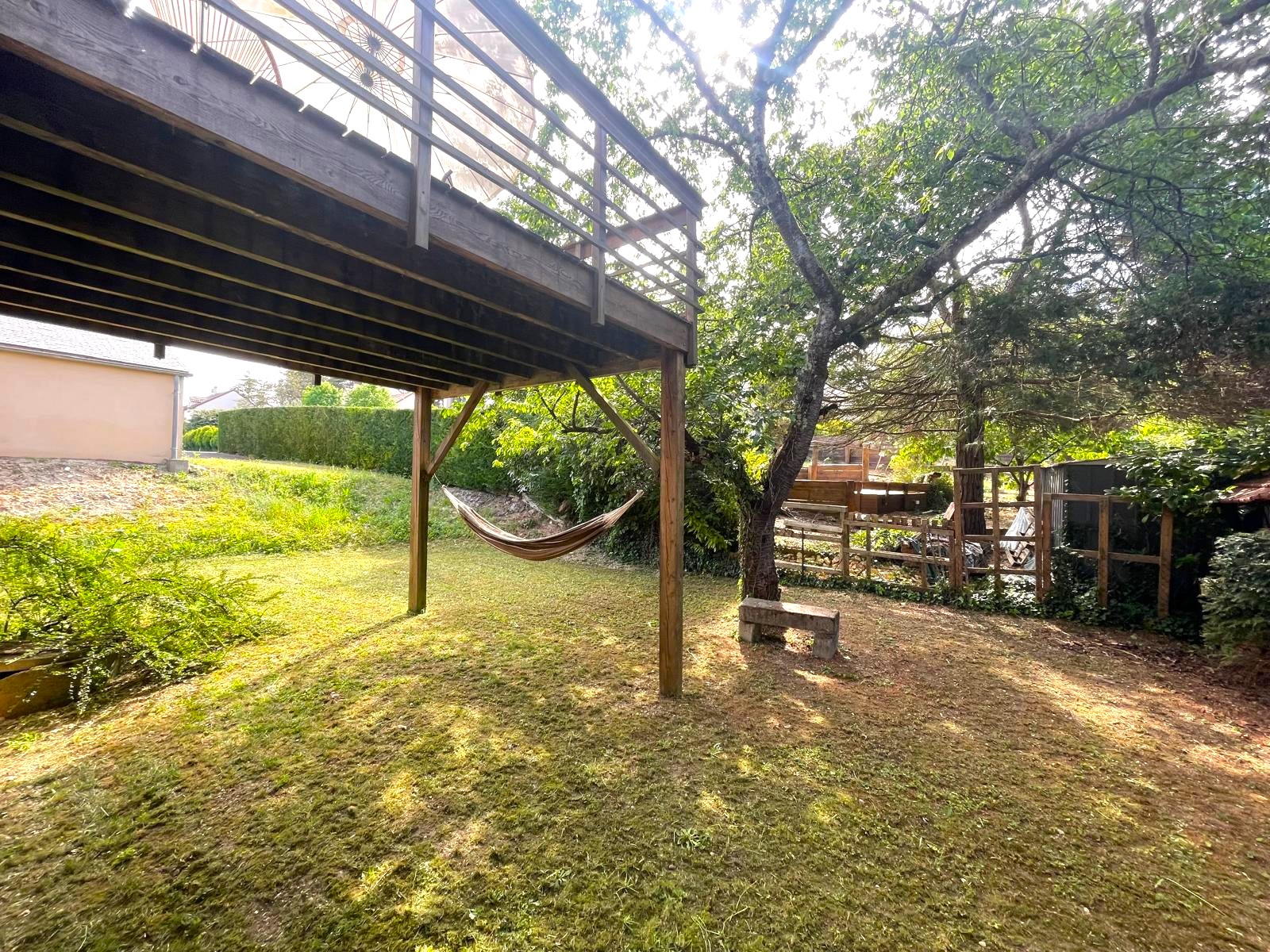 Secteur Hôpital – Maison récente atypique offrant 120m² avec terrasse et jardin