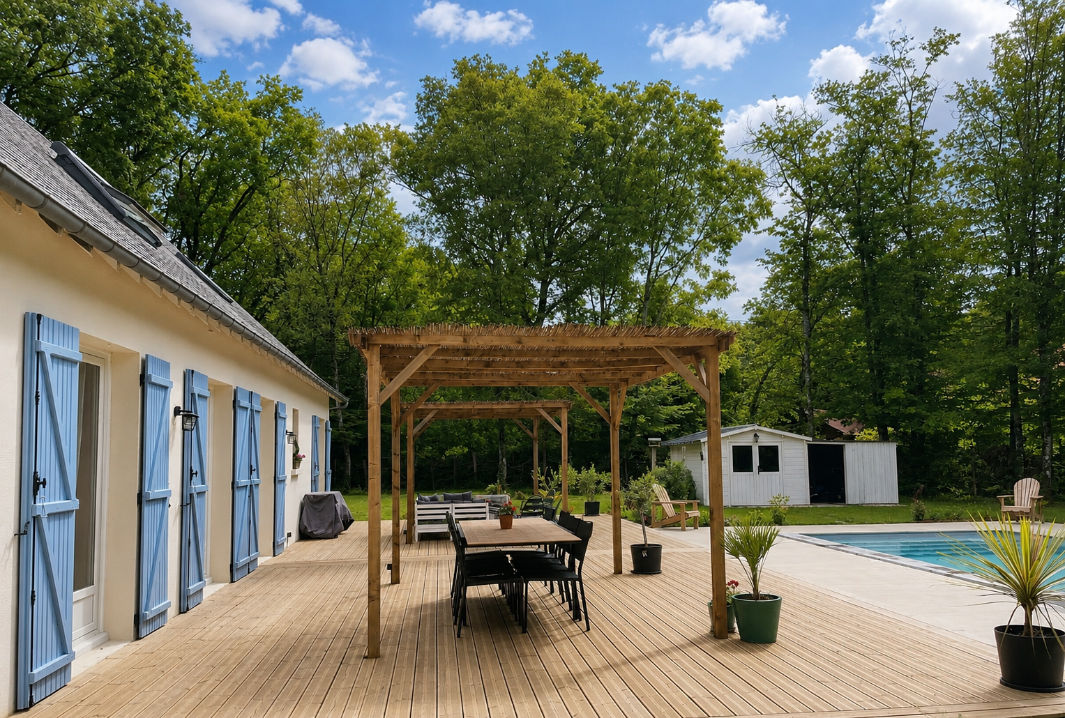 Charmante maison de famille sur 160 m² avec piscine, rénovée avec goût située dans un environnement boisé