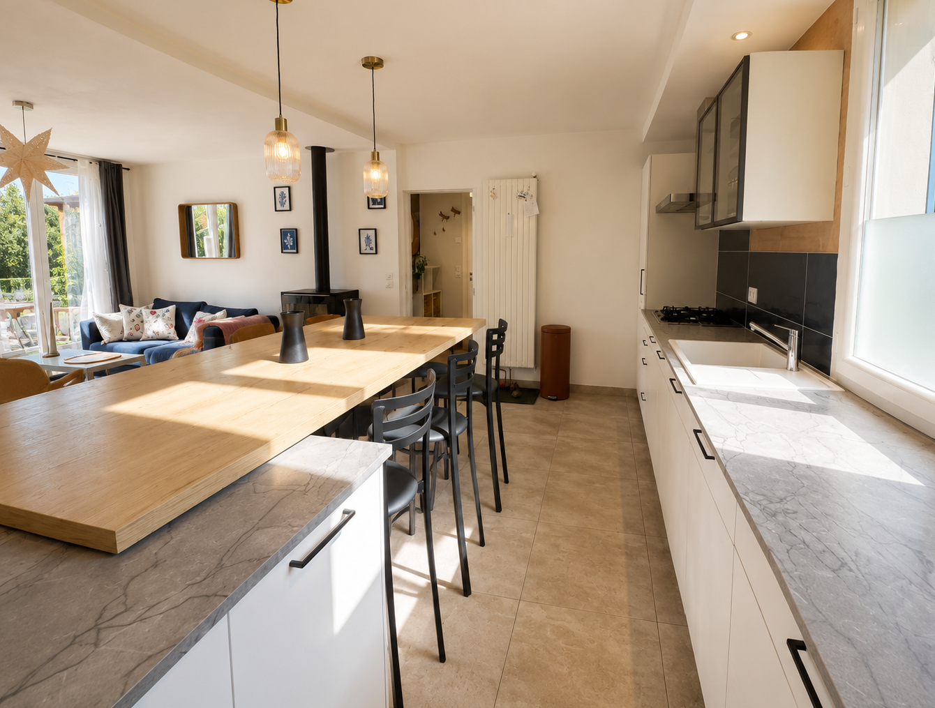 Charmante maison de famille sur 160 m² avec piscine, rénovée avec goût située dans un environnement boisé